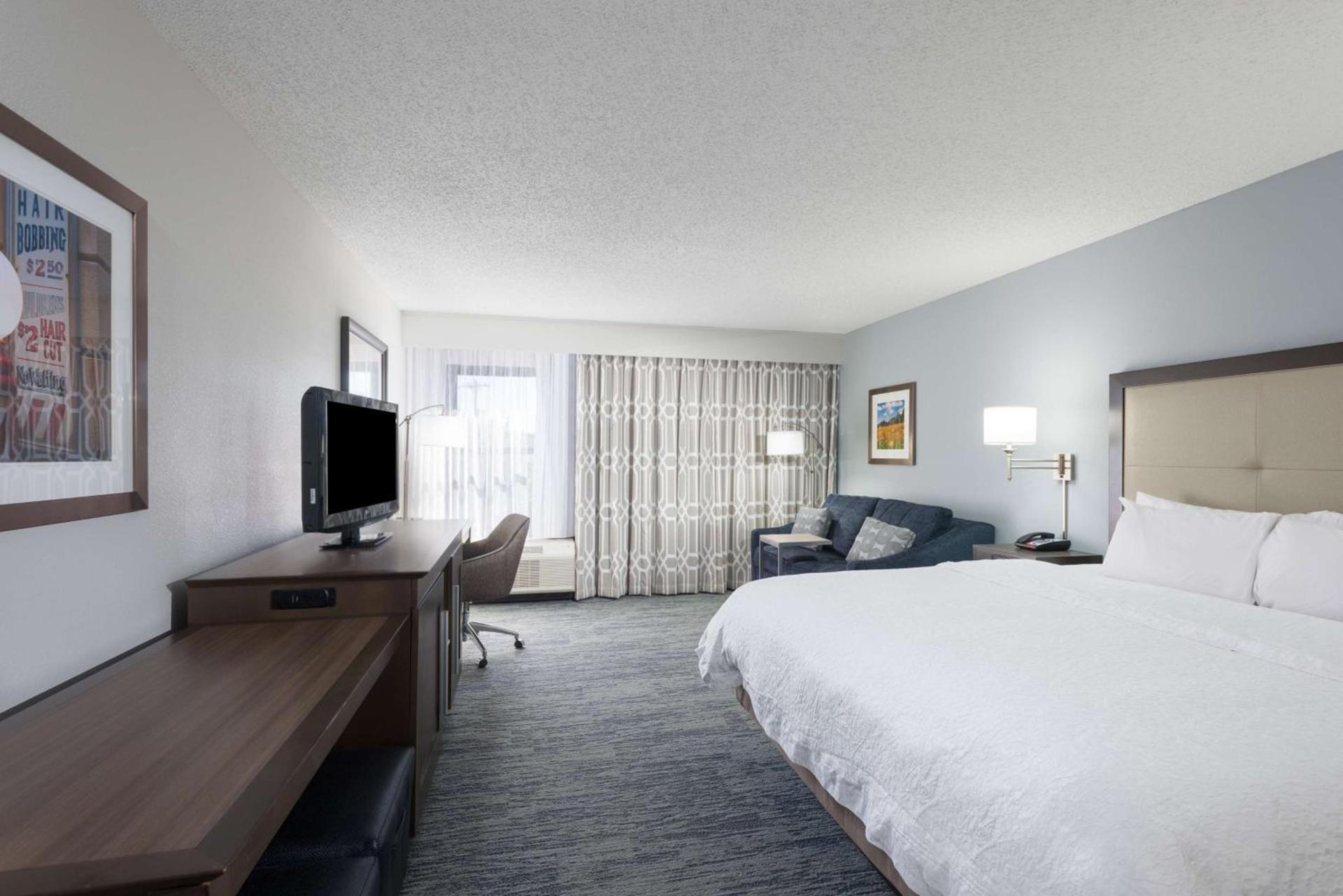 Hampton Inn Mount Airy photo 15