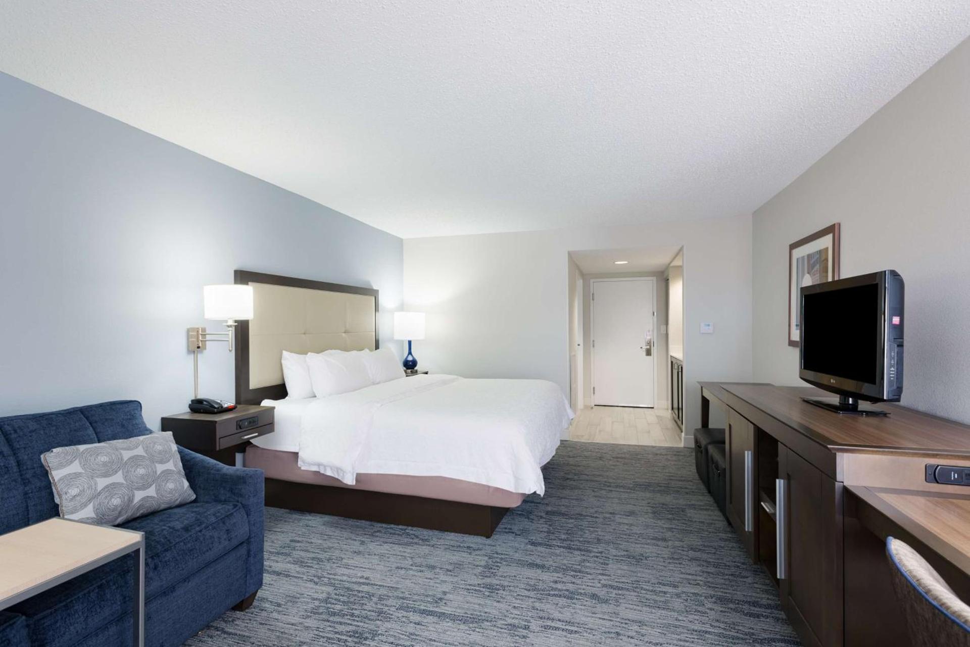 Hampton Inn Mount Airy photo 17