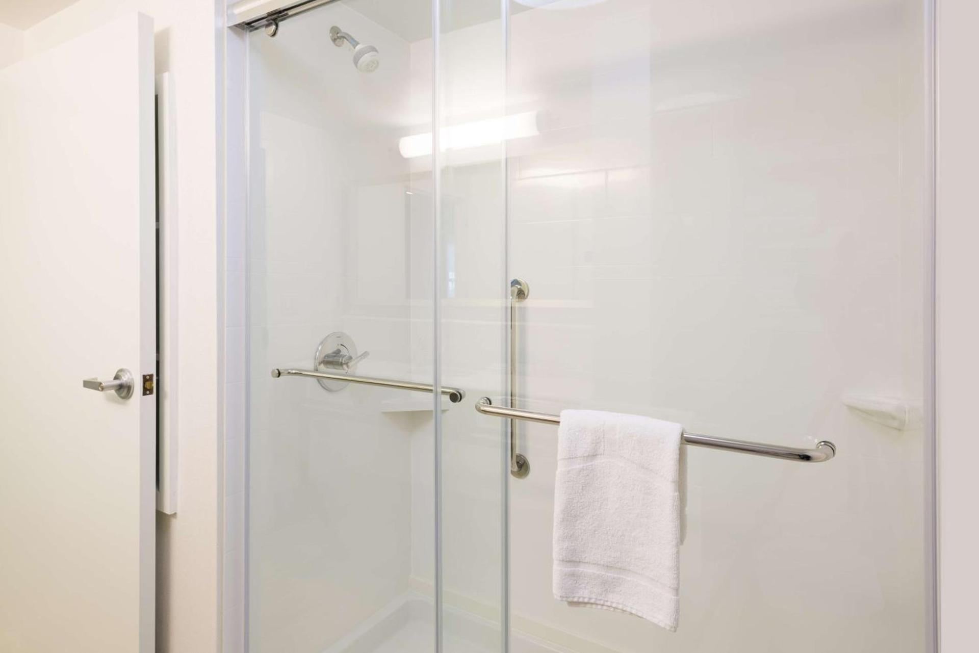 Hampton Inn Mount Airy photo 16