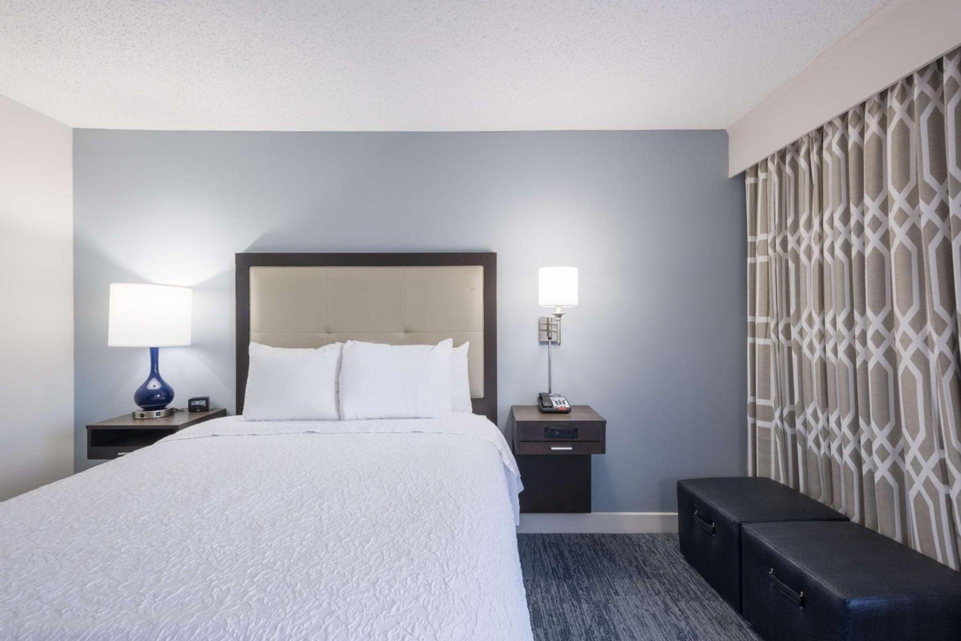 Hampton Inn Mount Airy photo 20