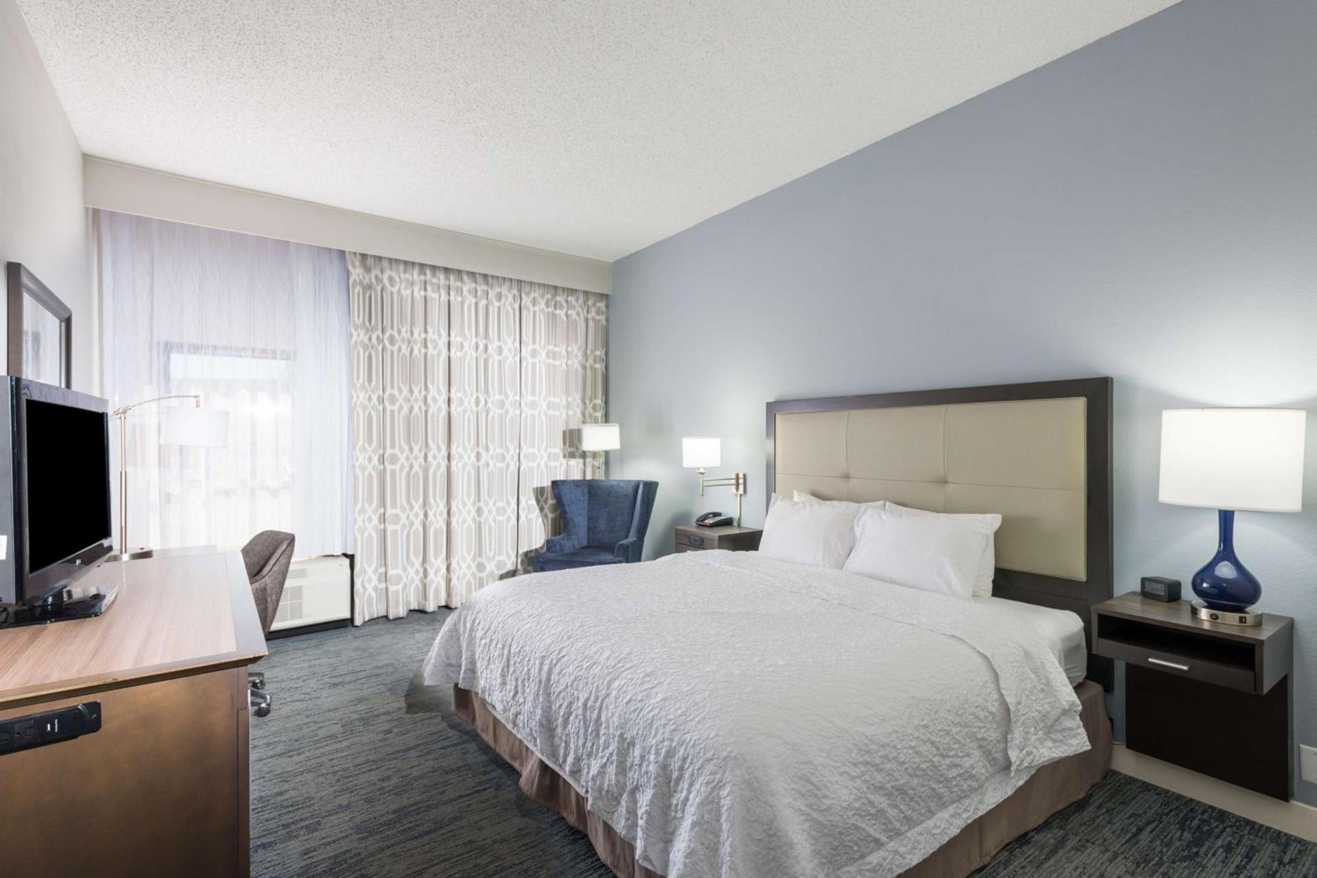 Hampton Inn Mount Airy photo 22