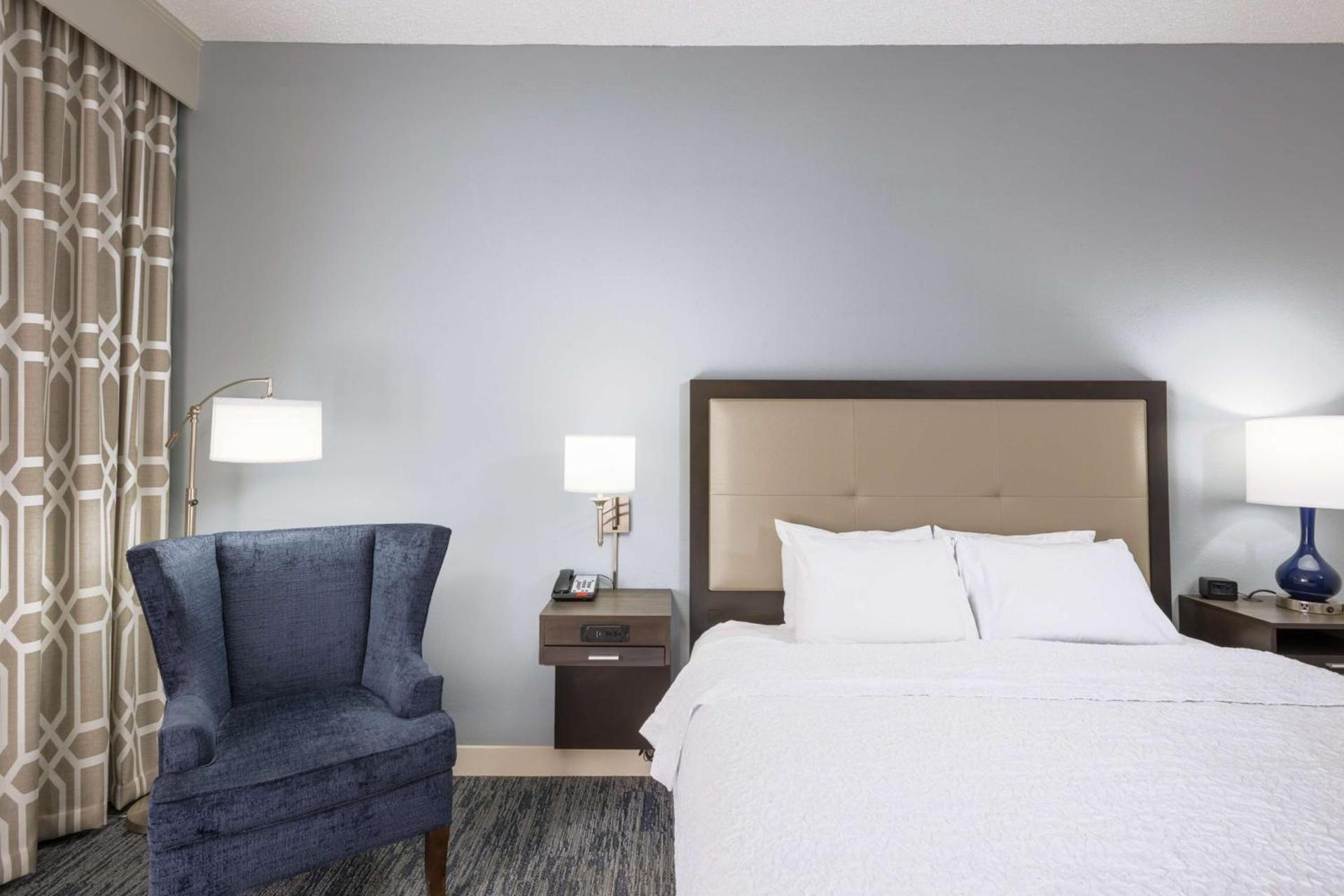 Hampton Inn Mount Airy photo 23