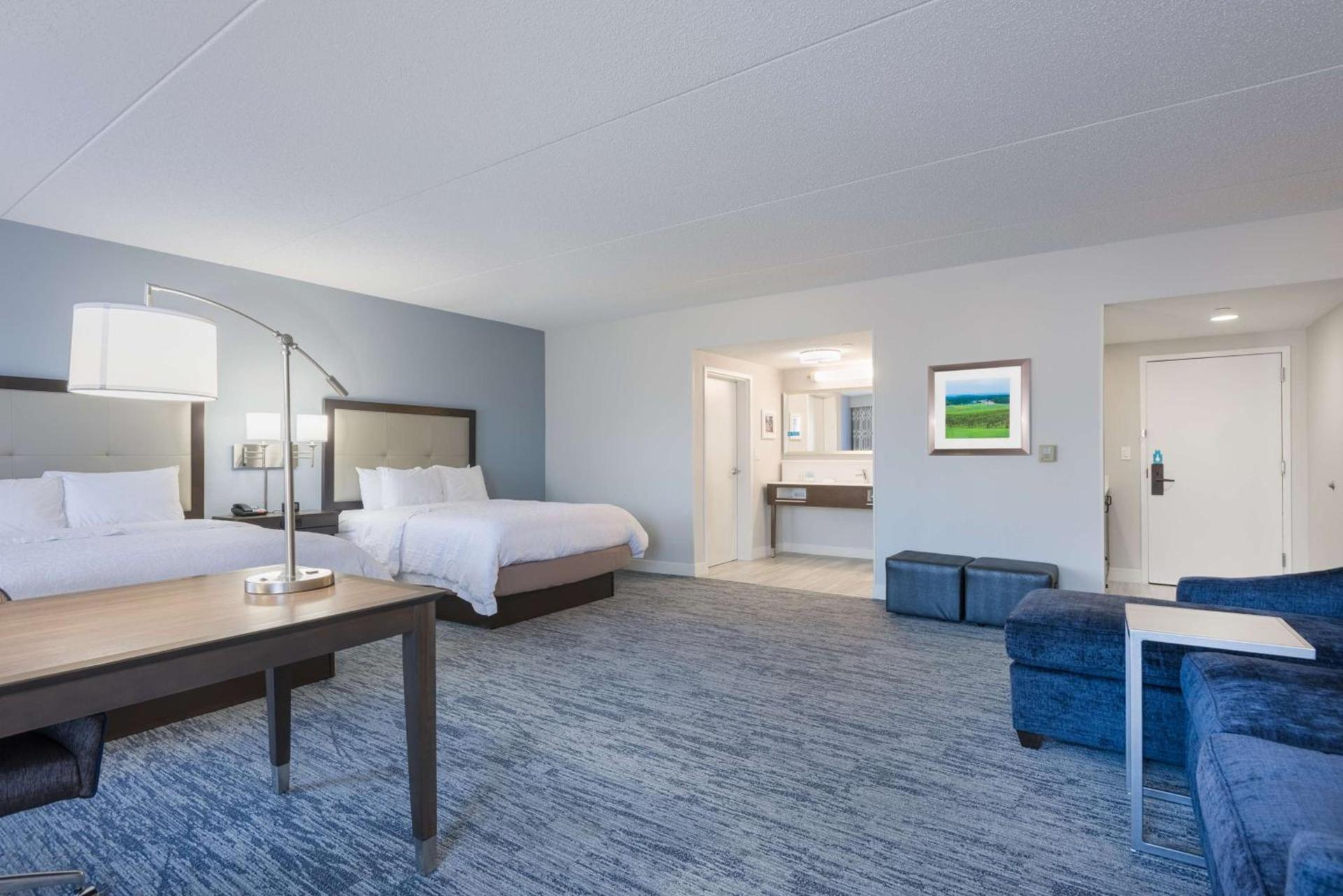Hampton Inn Mount Airy photo 24