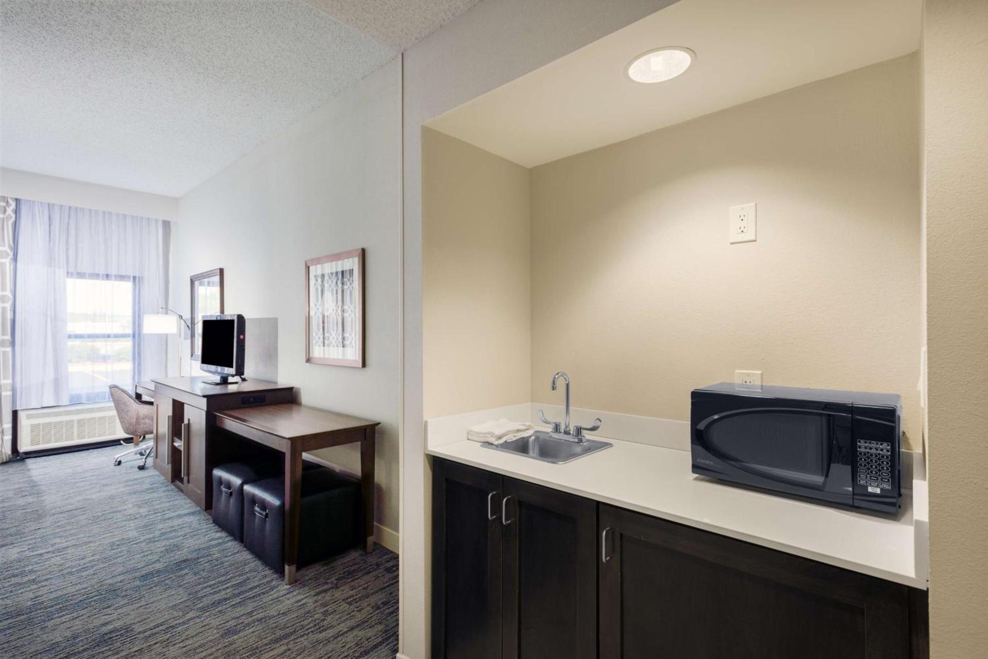 Hampton Inn Mount Airy photo 27