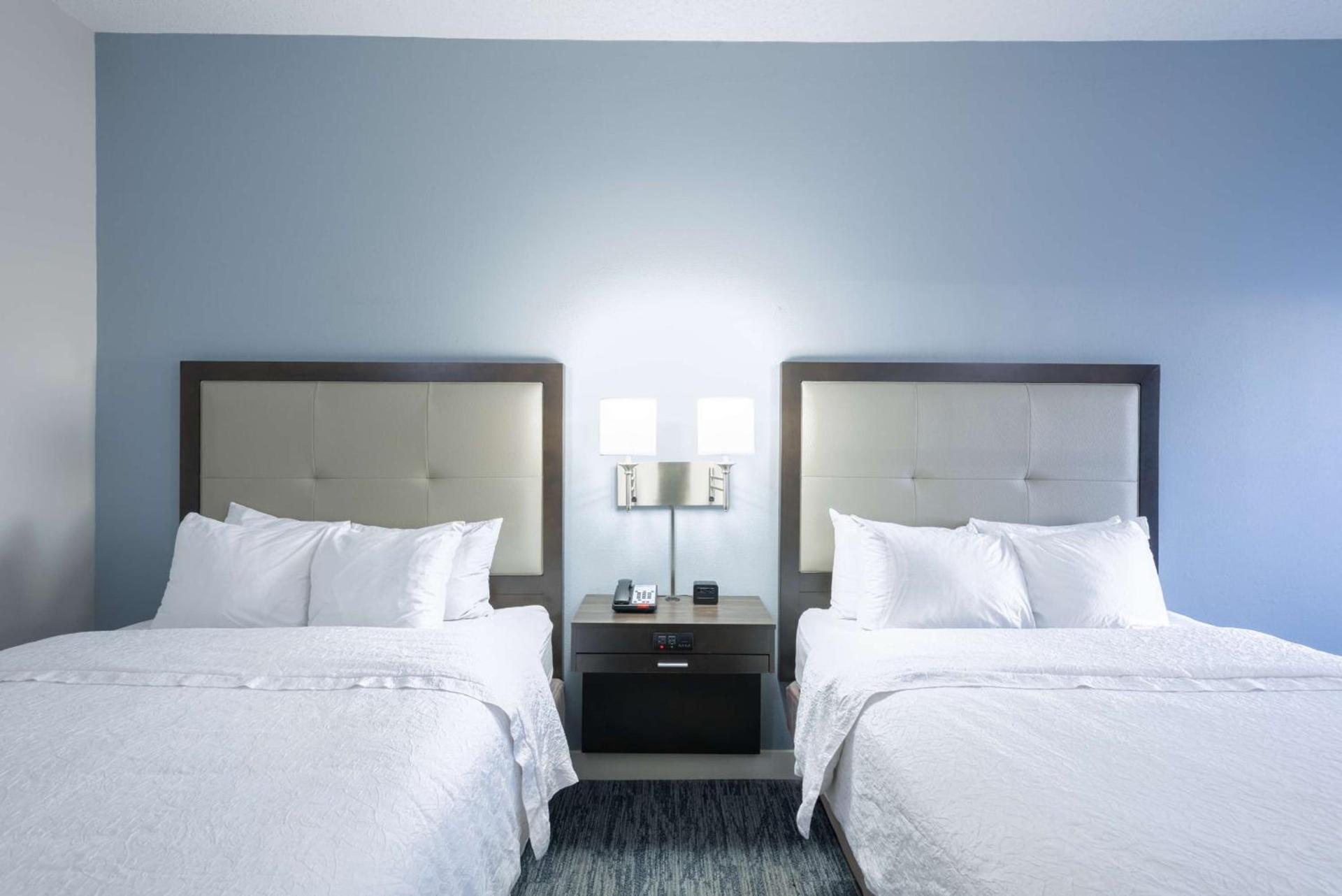 Hampton Inn Mount Airy photo 28