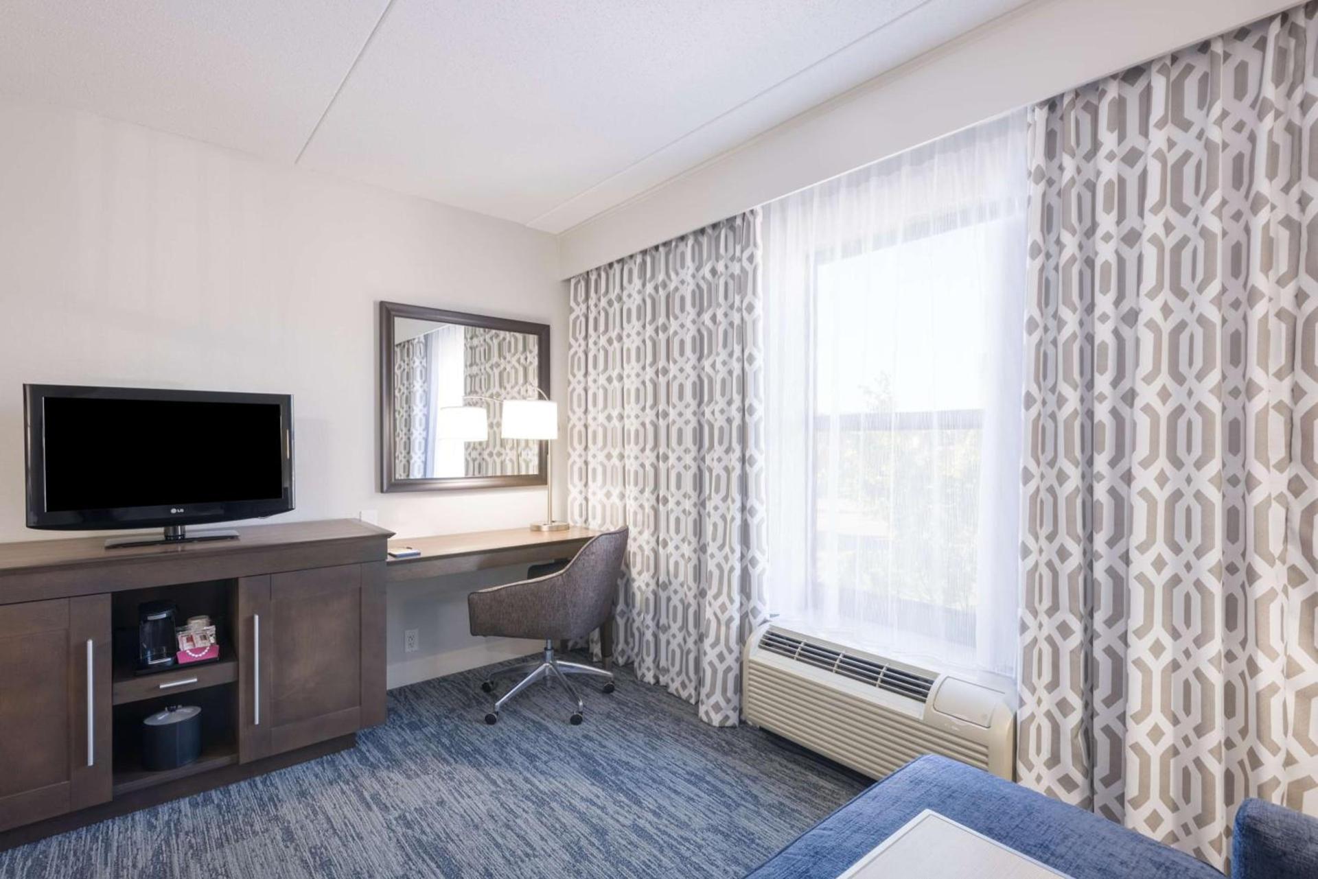 Hampton Inn Mount Airy photo 30