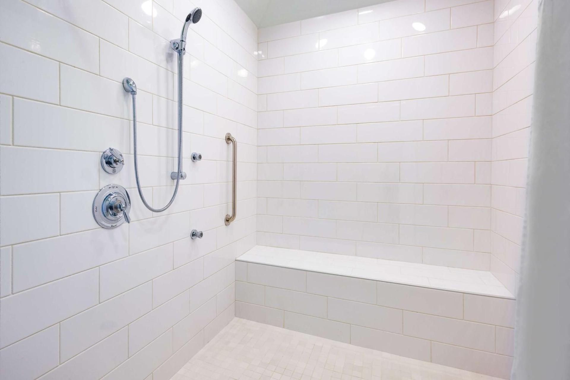 Hampton Inn Mount Airy photo 32