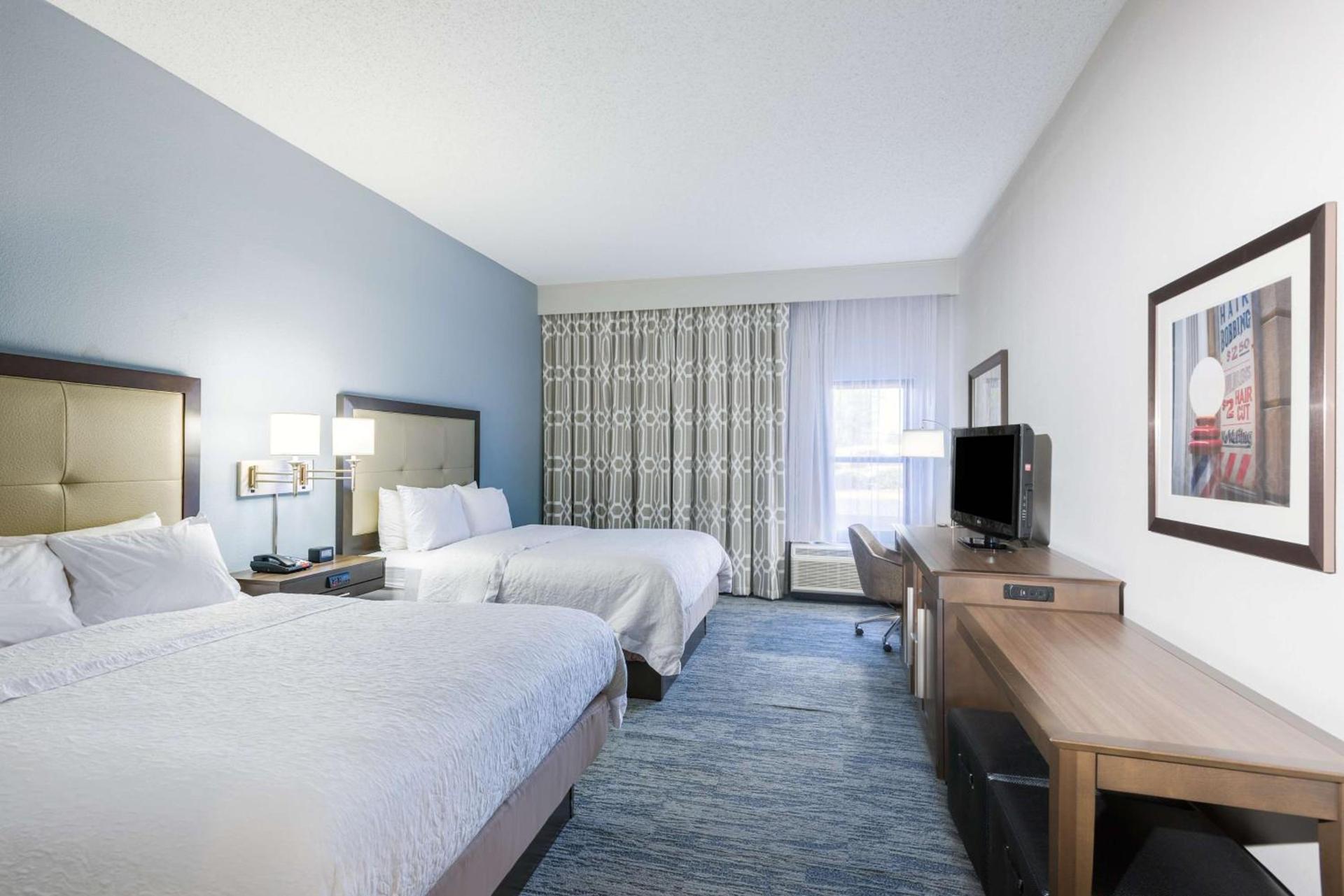Hampton Inn Mount Airy photo 34