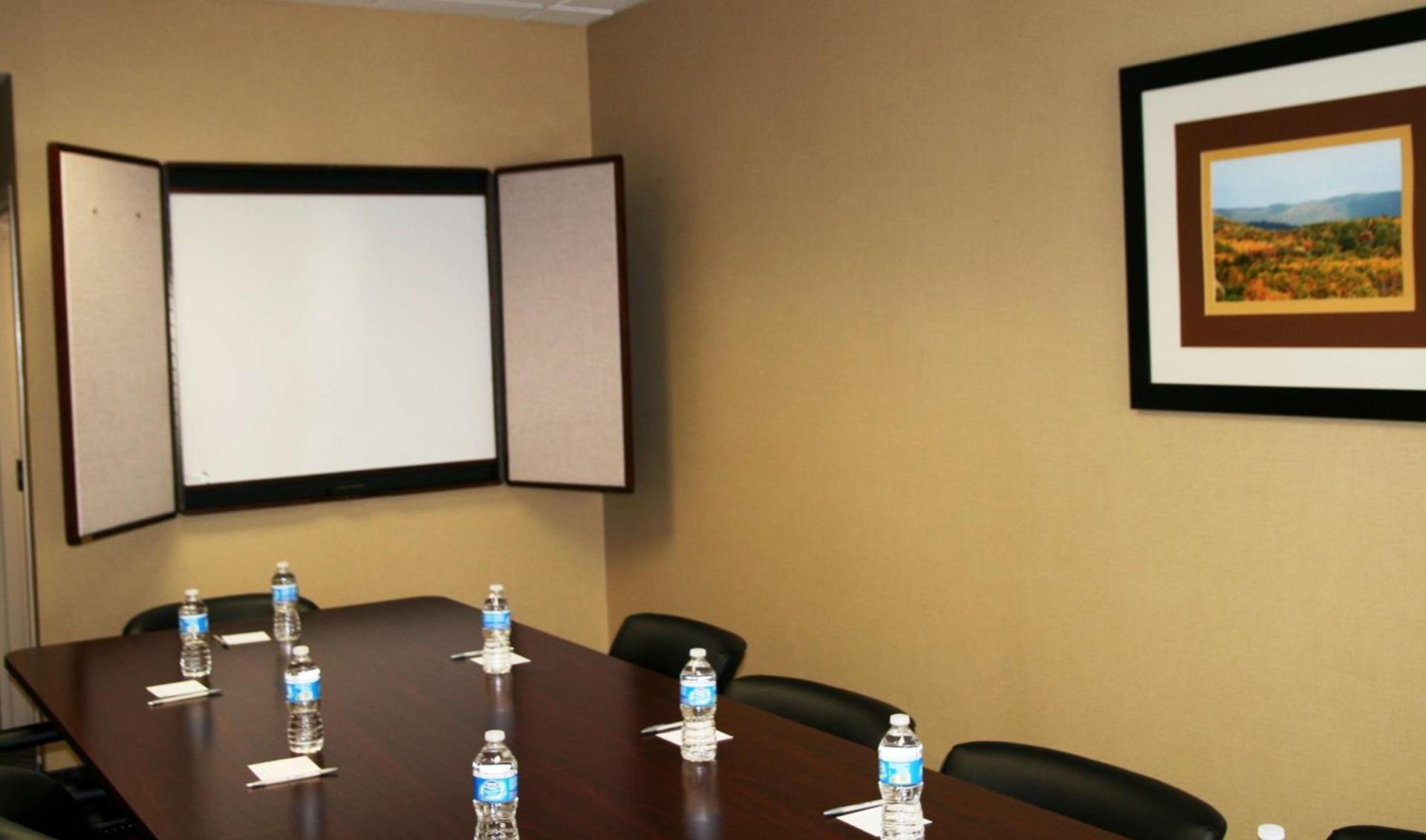 Hampton Inn Mount Airy photo 37