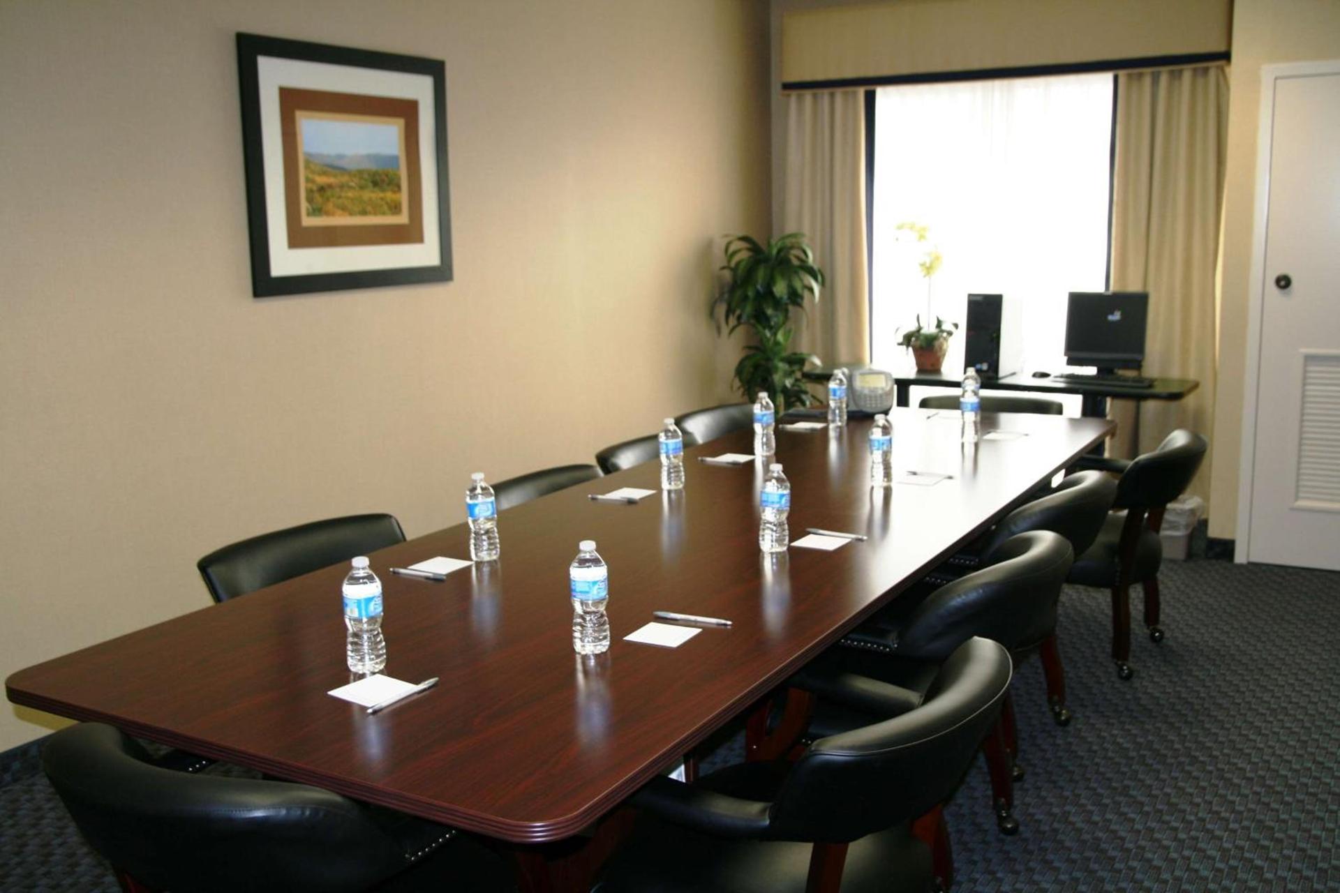 Hampton Inn Mount Airy photo 36