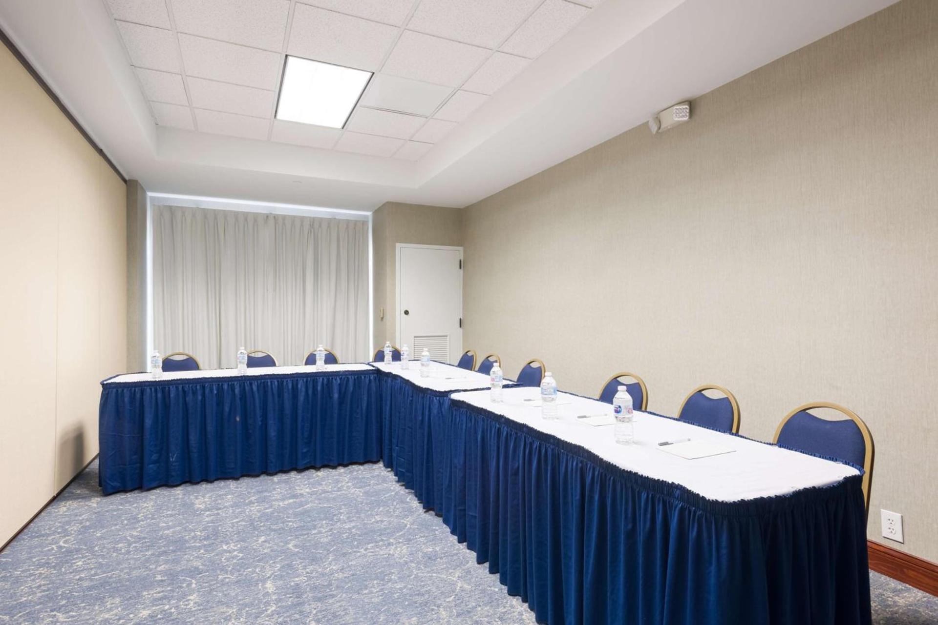 Hampton Inn Mount Airy photo 38