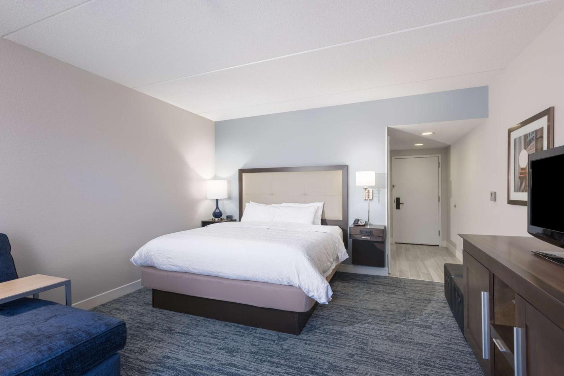 Hampton Inn Mount Airy photo 45
