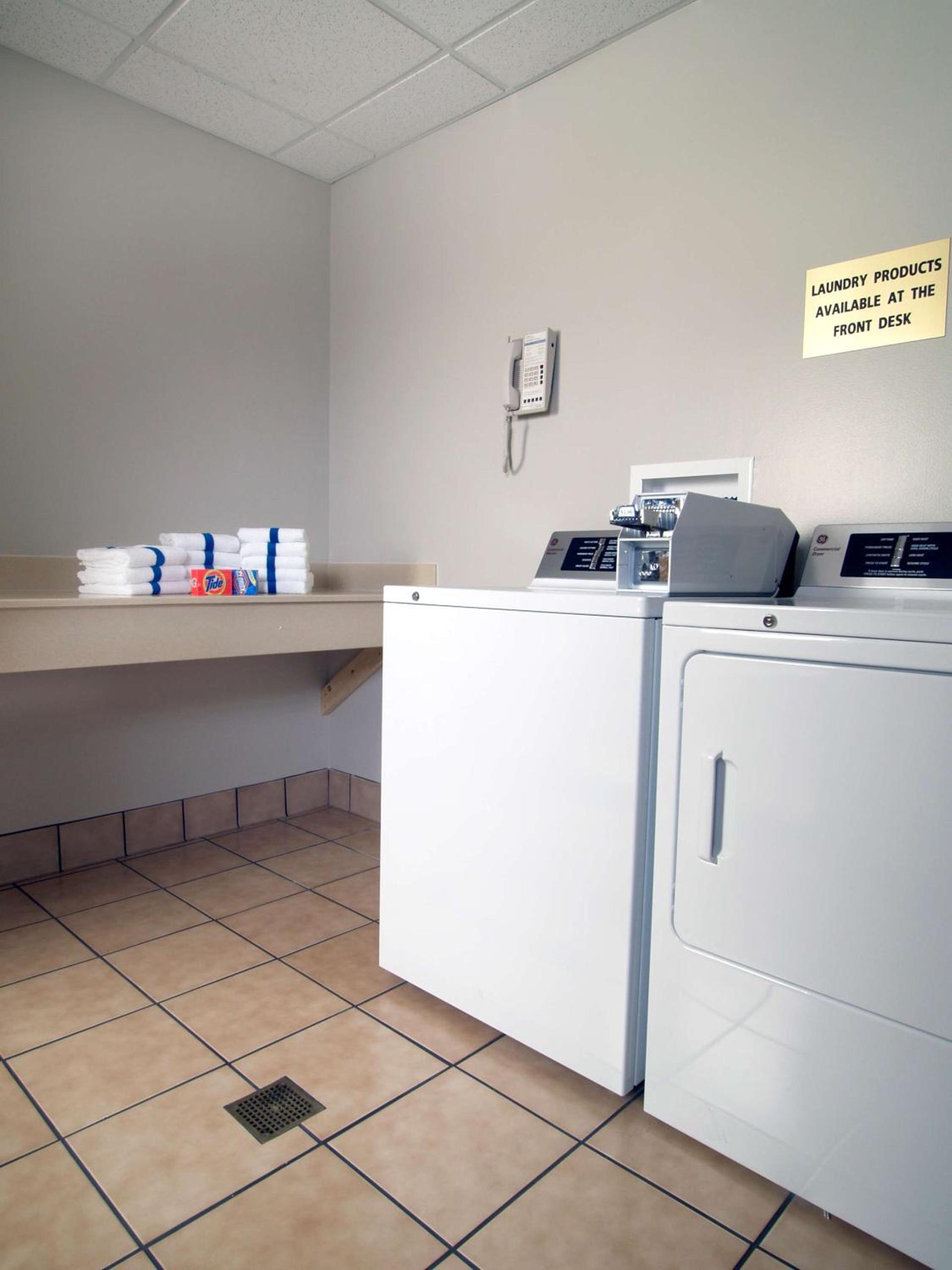 Hampton Inn Mount Airy photo 48