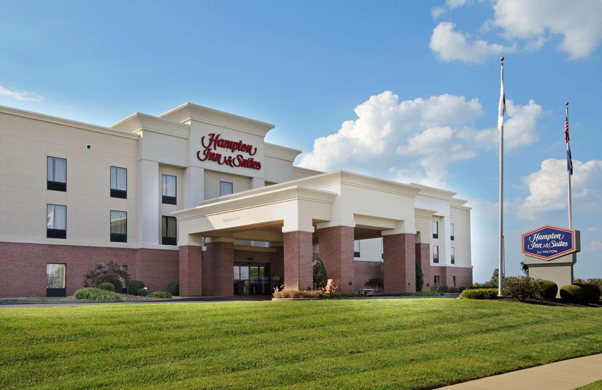 Hampton Inn & Suites Madisonville photo 2