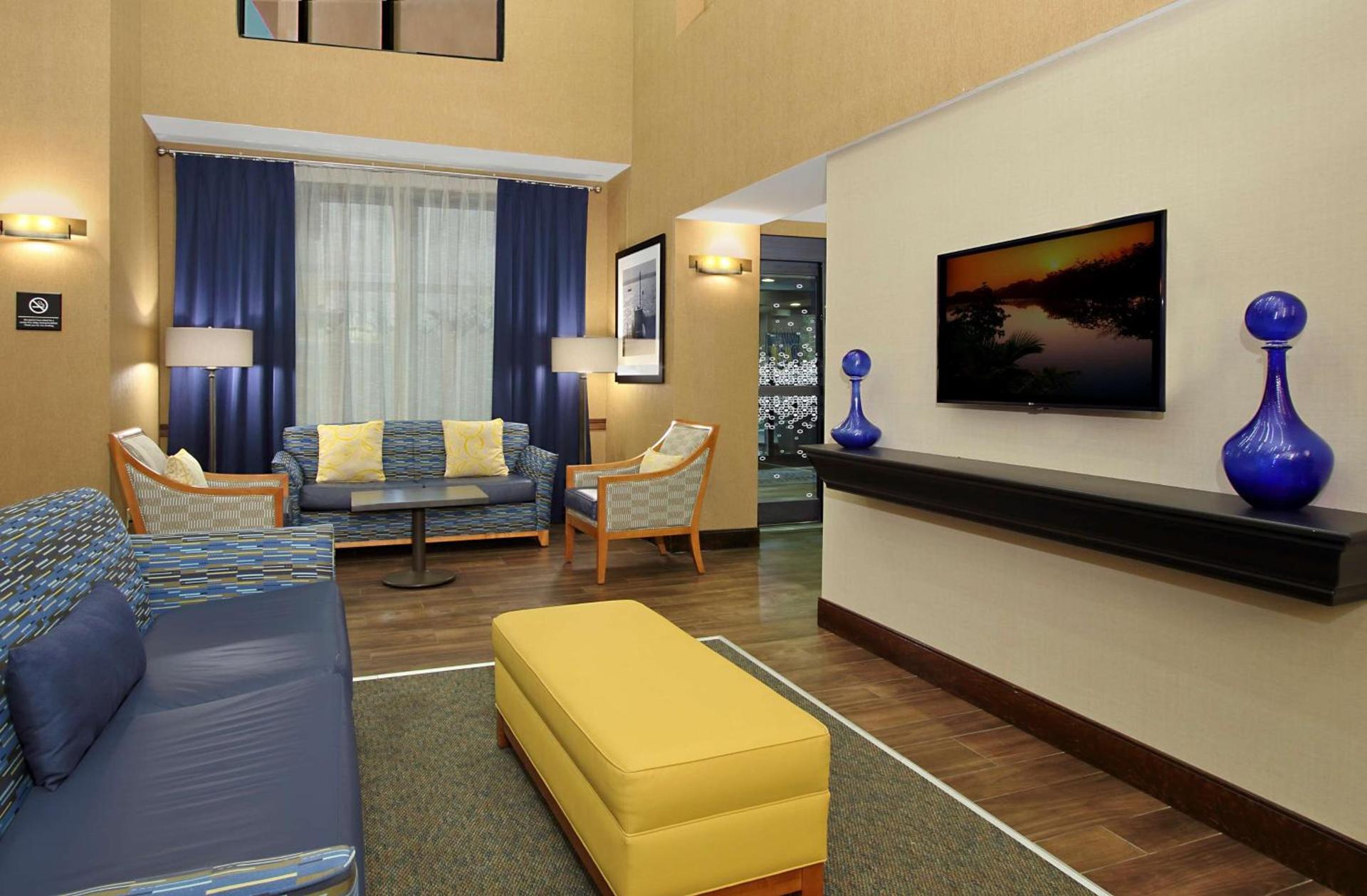 Hampton Inn & Suites Madisonville photo 8