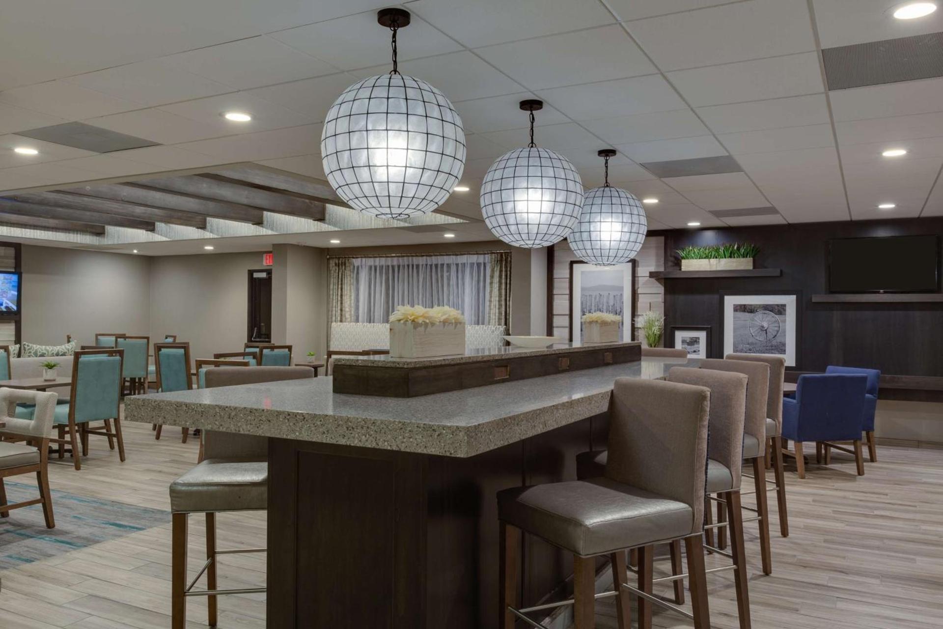 Hampton Inn Harbourgate photo 5
