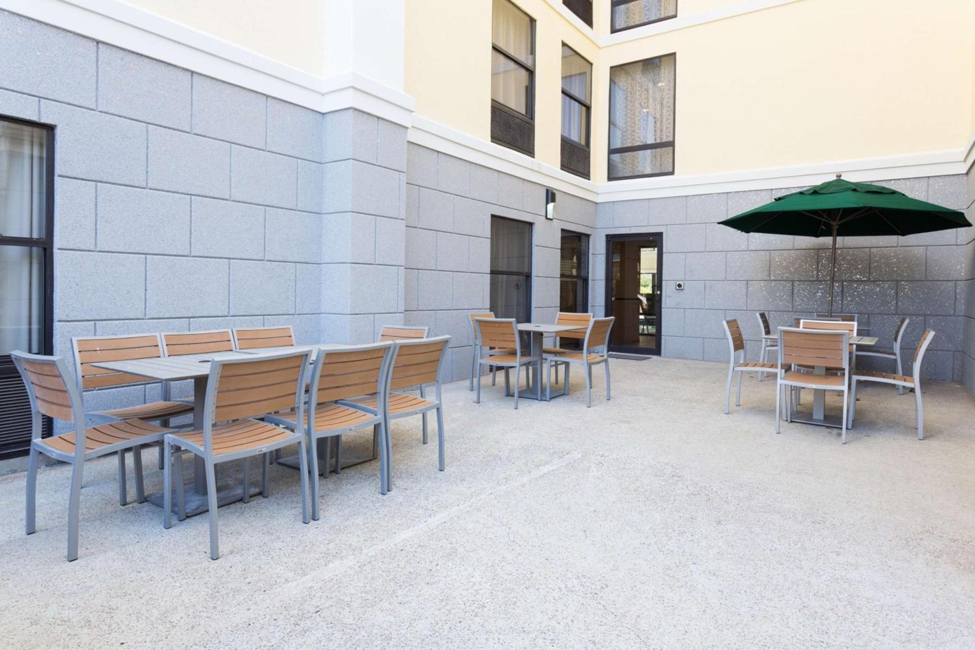 Hampton Inn Harbourgate photo 4