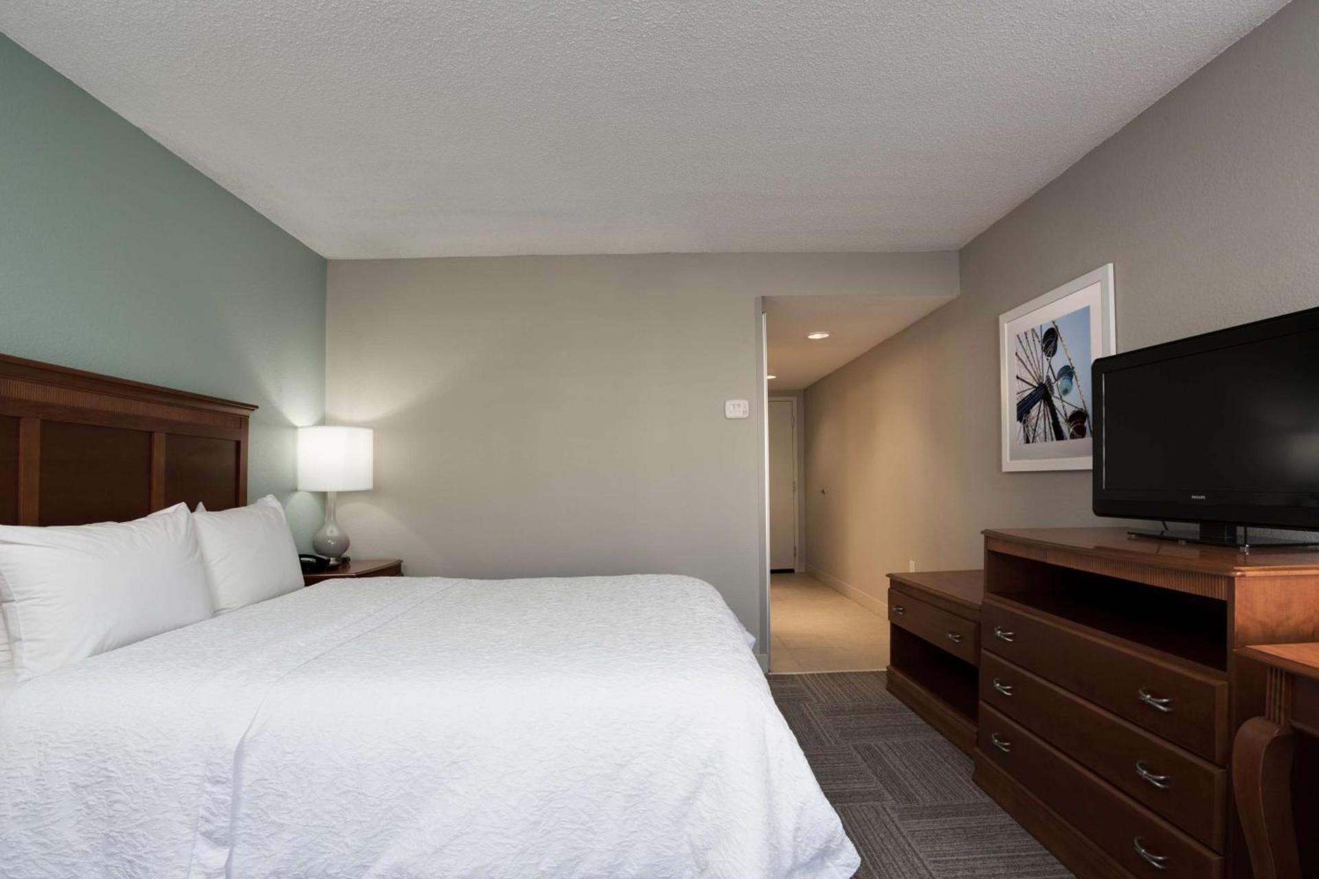 Hampton Inn Harbourgate photo 17