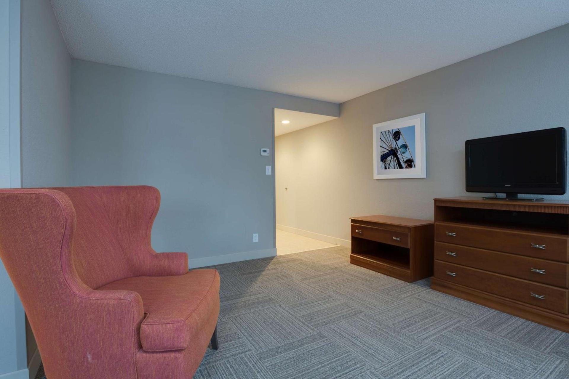 Hampton Inn Harbourgate photo 21