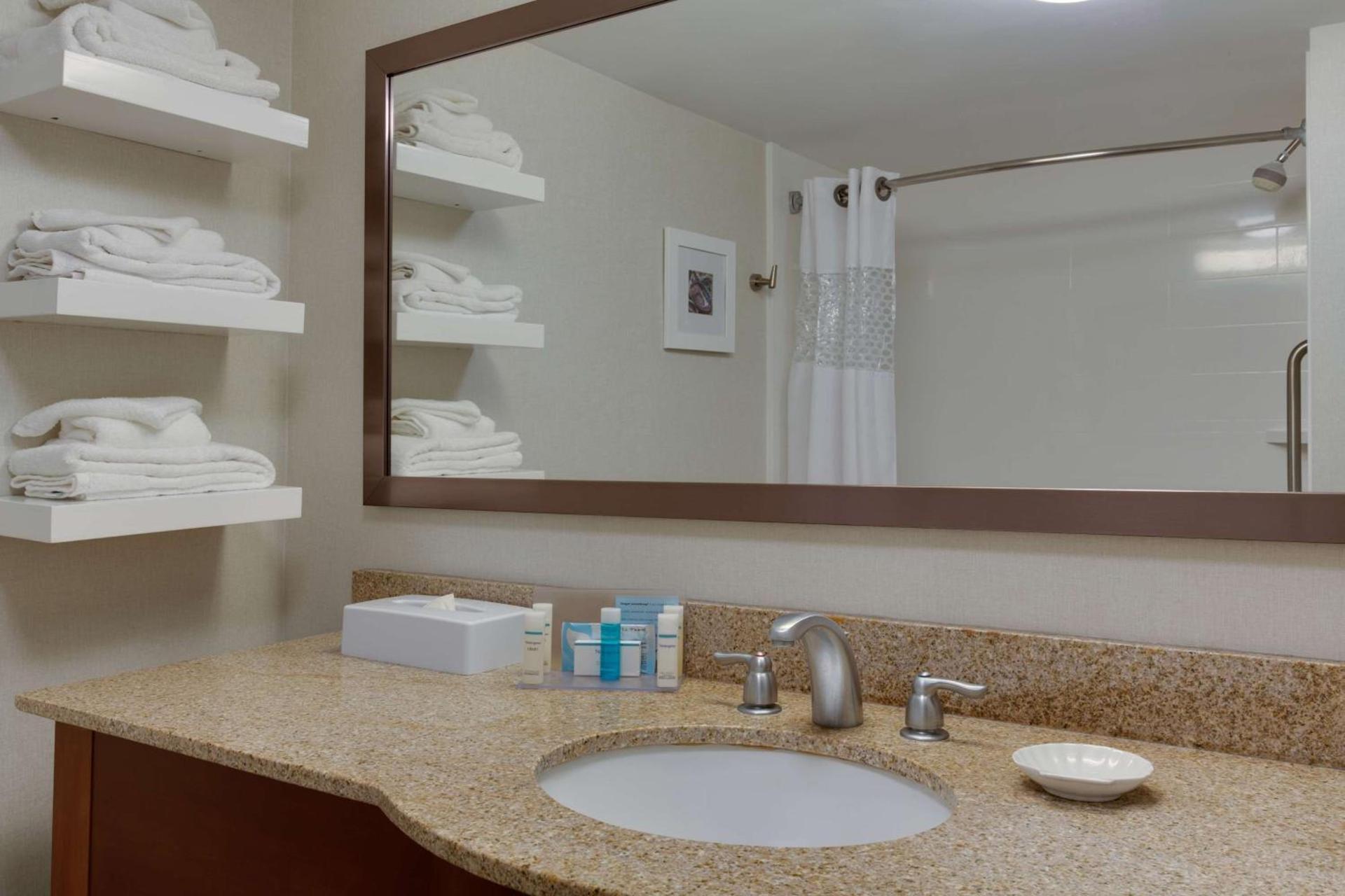 Hampton Inn Harbourgate photo 23