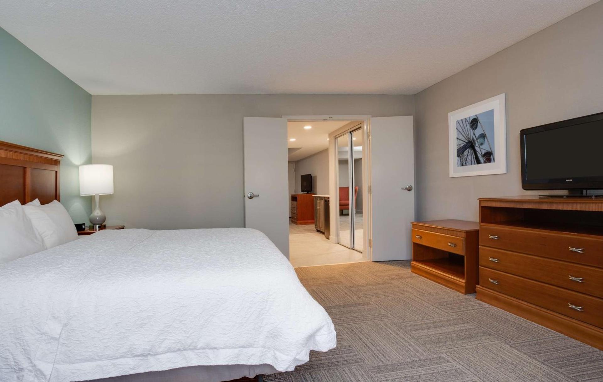 Hampton Inn Harbourgate photo 25