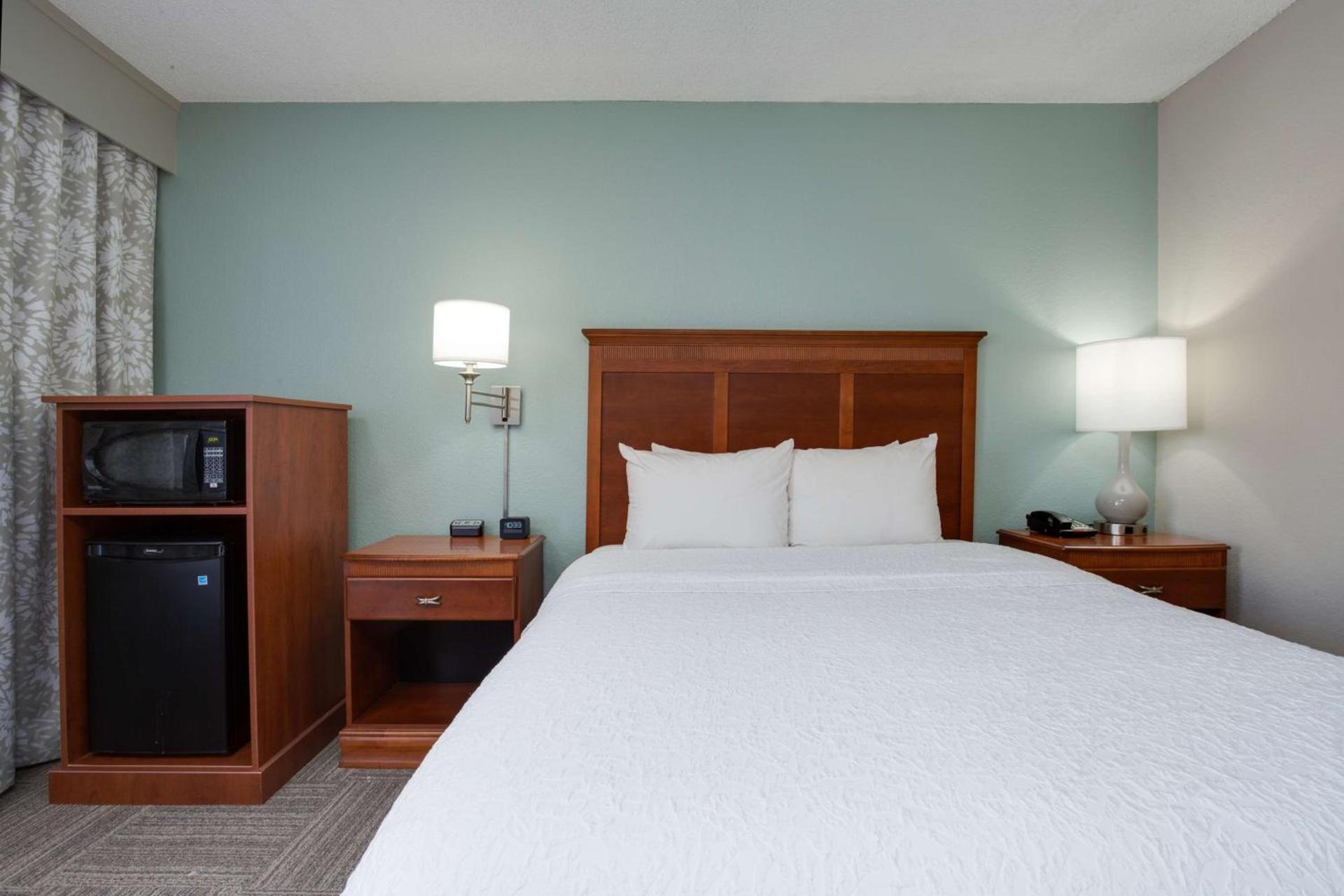 Hampton Inn Harbourgate photo 29