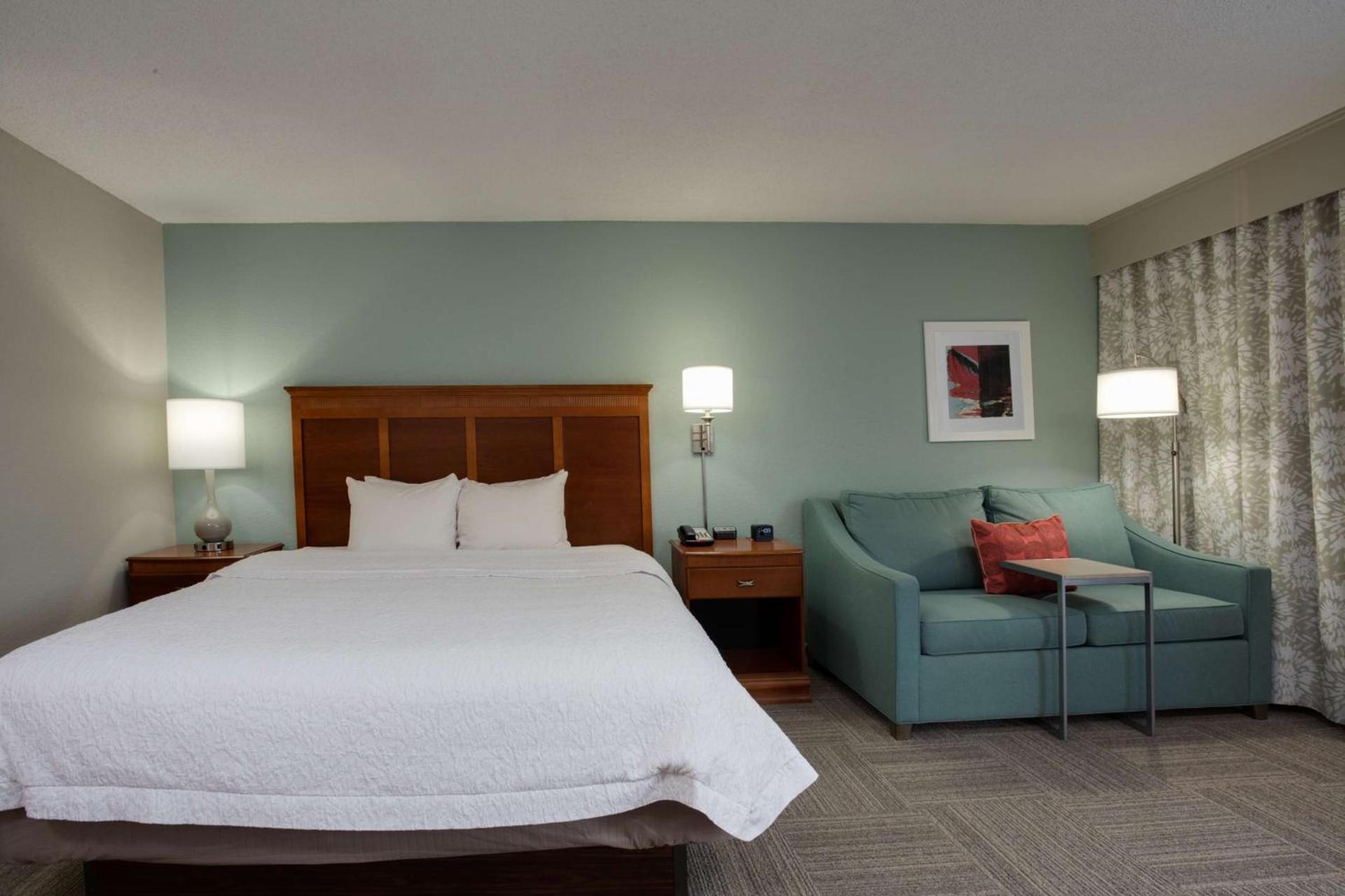 Hampton Inn Harbourgate photo 31