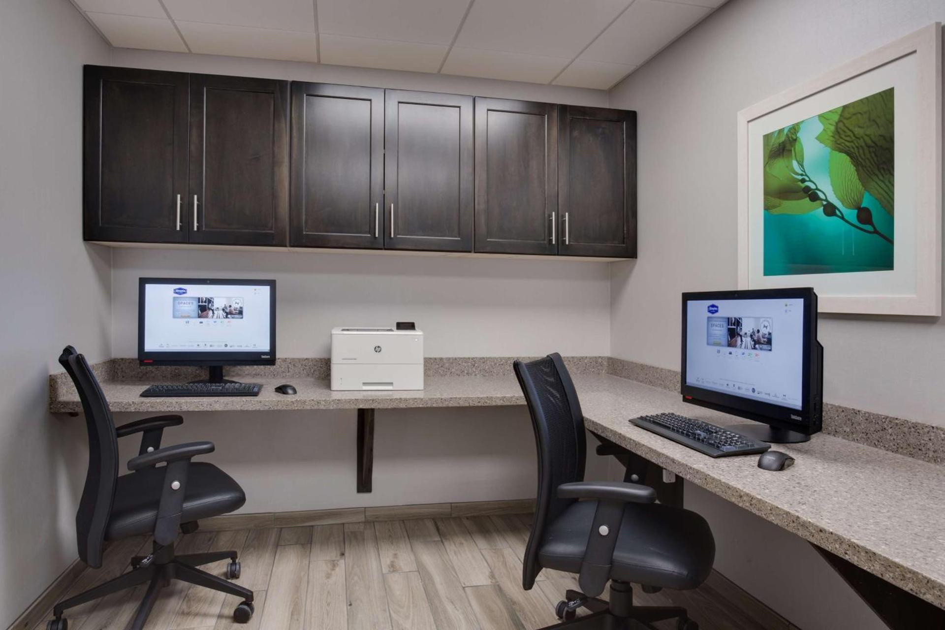 Hampton Inn Harbourgate photo 38
