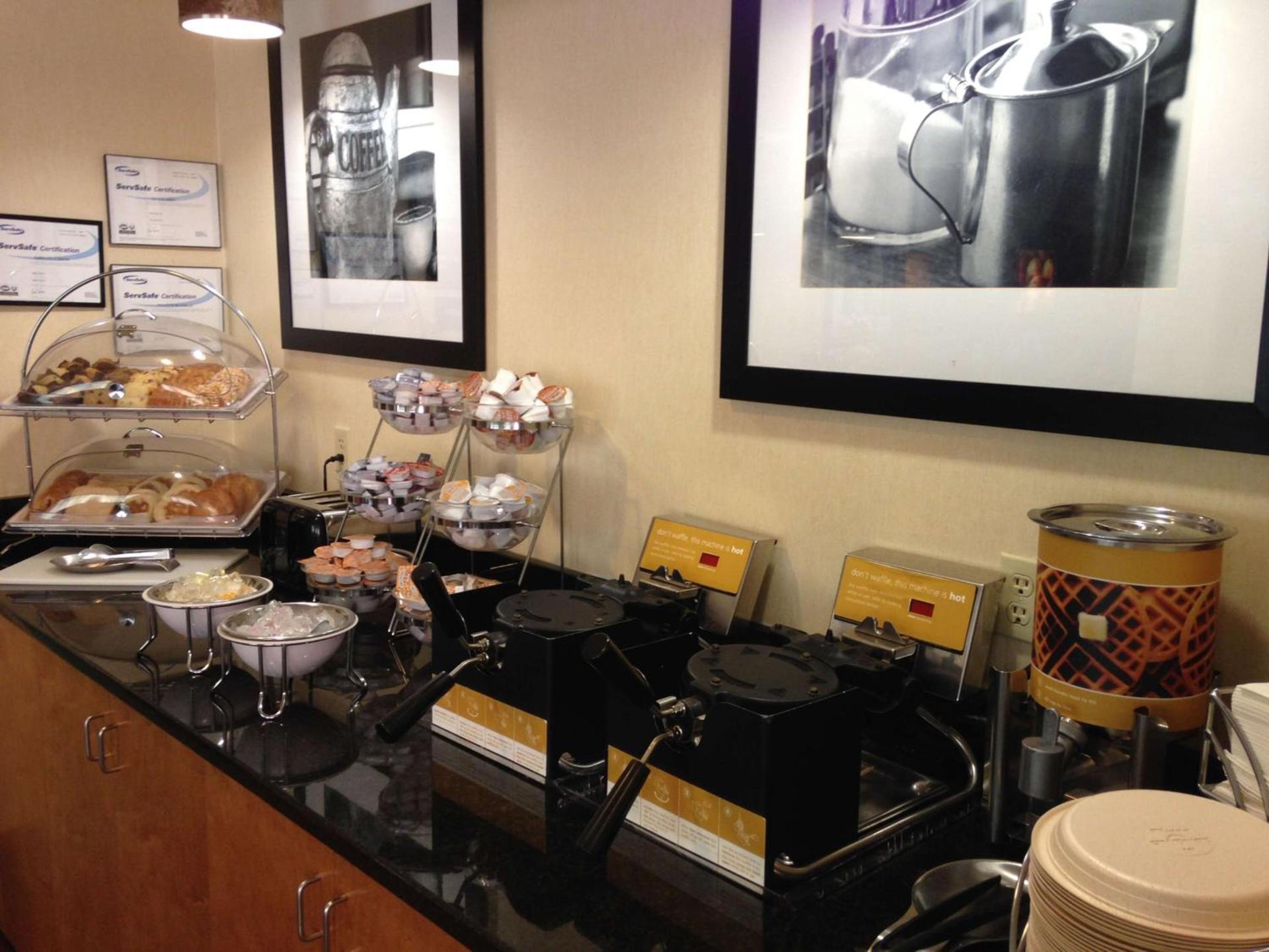 Hampton Inn New Bern photo 17