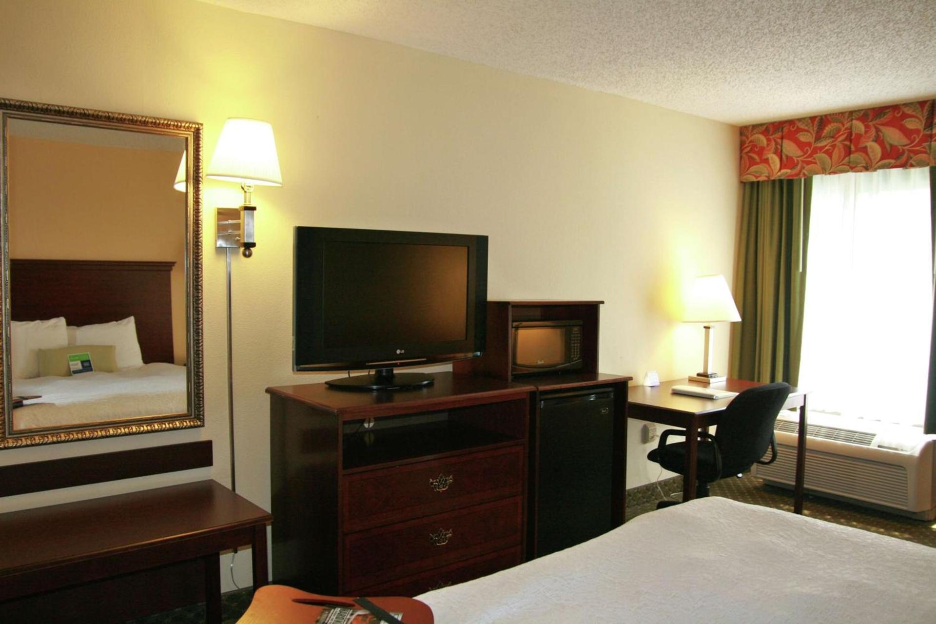 Hampton Inn New Bern photo 32