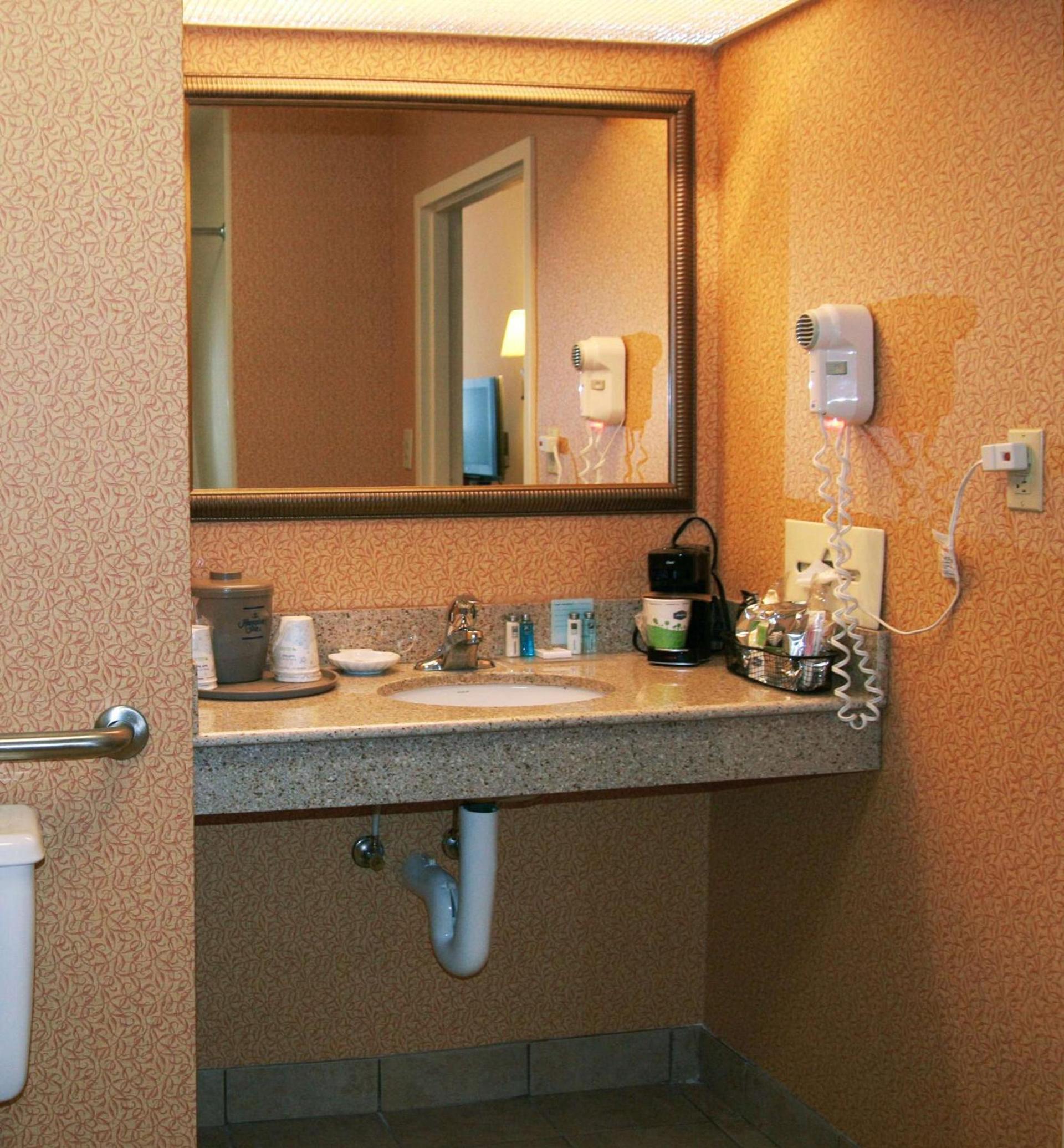 Hampton Inn New Bern photo 40