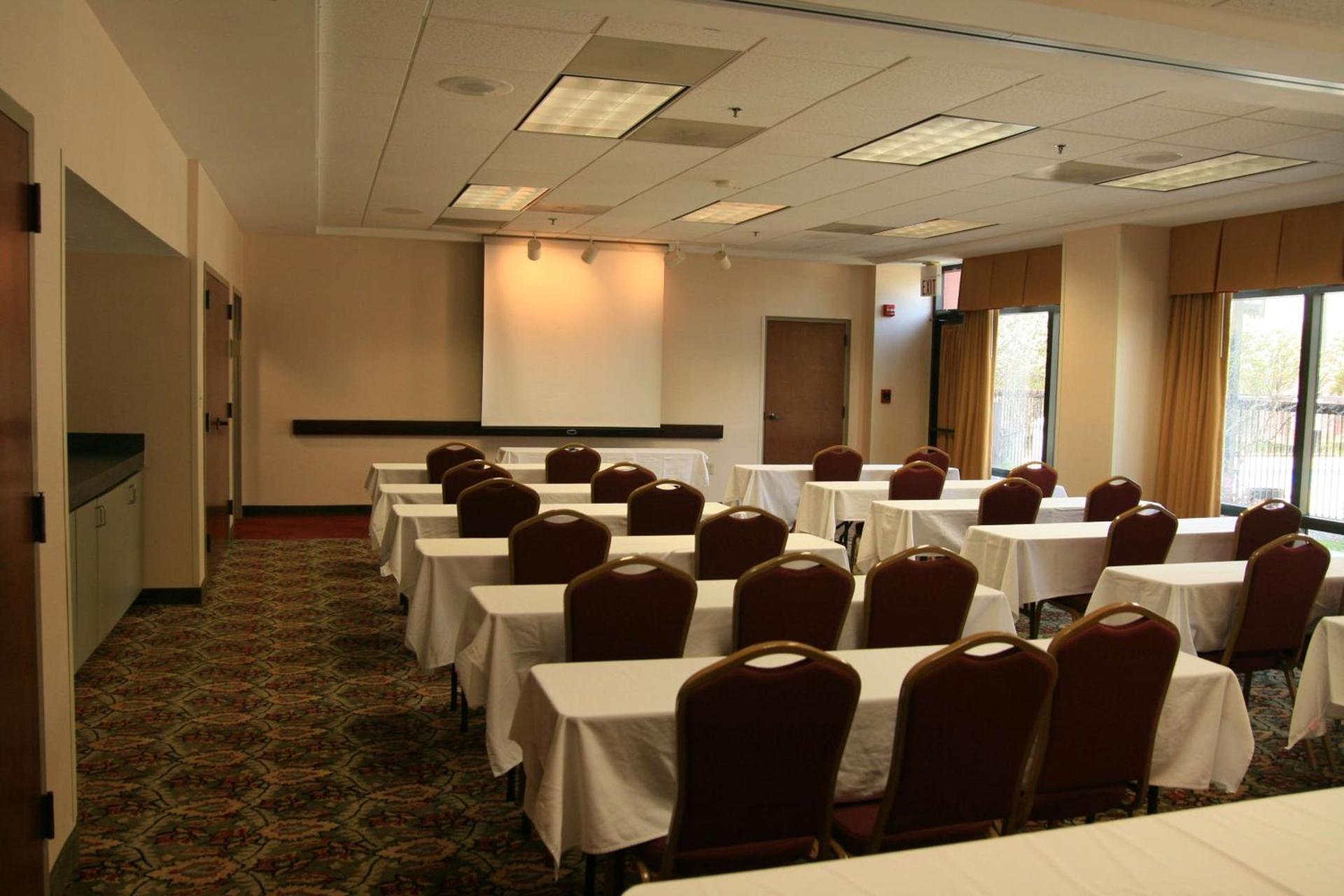 Hampton Inn New Bern photo 56