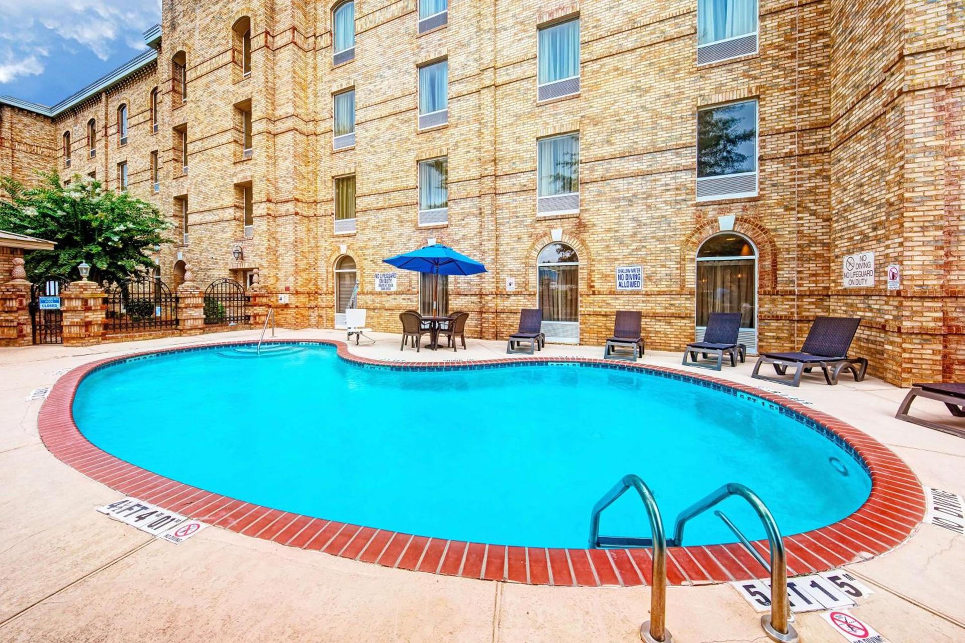 Hampton Inn Newberry Opera House photo 8