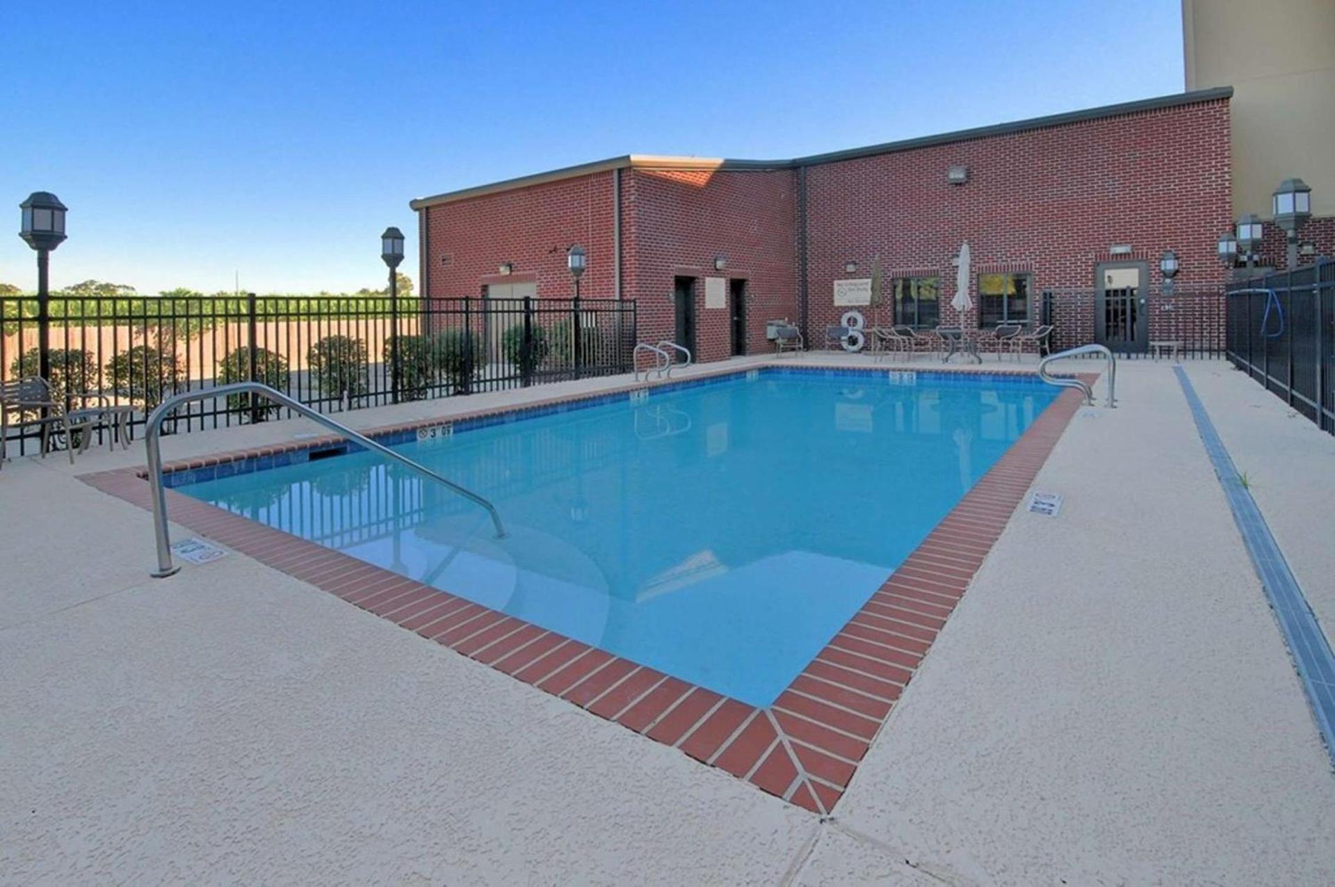 Hampton Inn and Suites New Iberia photo 17