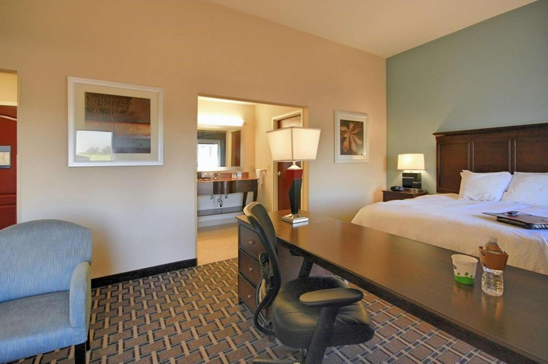 Hampton Inn and Suites New Iberia photo 42