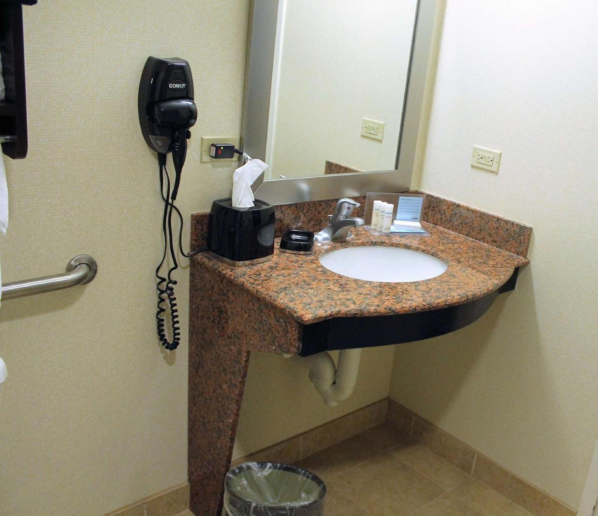 Hampton Inn and Suites New Iberia photo 51