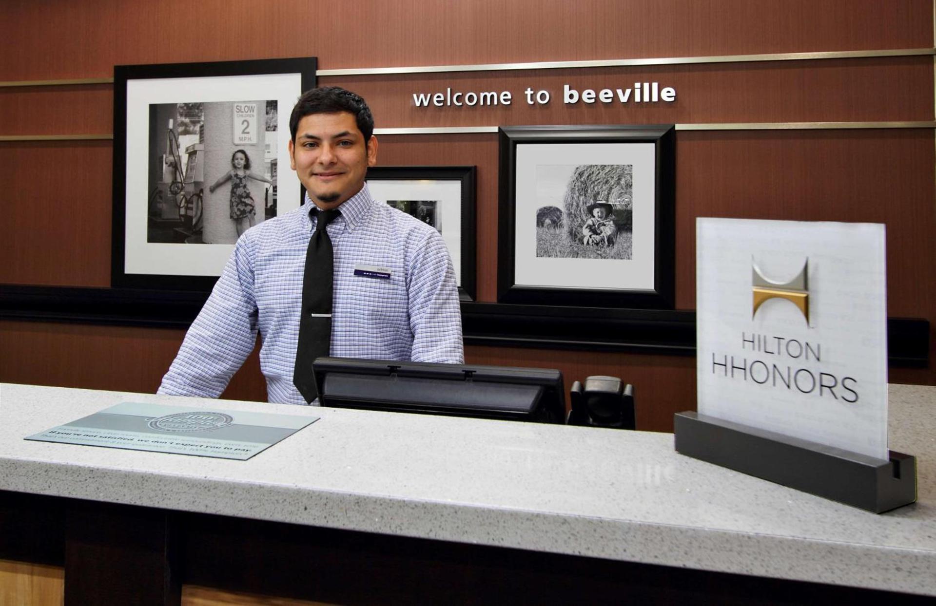 Hampton Inn Beeville photo 2