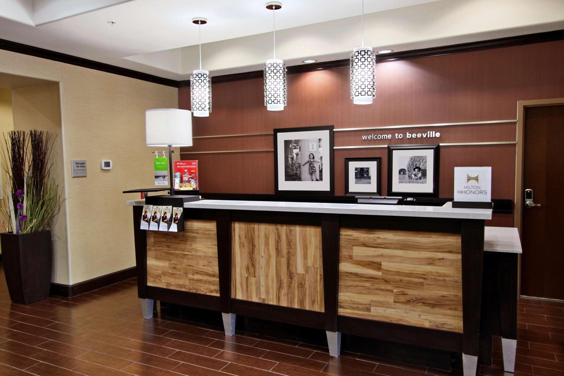 Hampton Inn Beeville photo 4