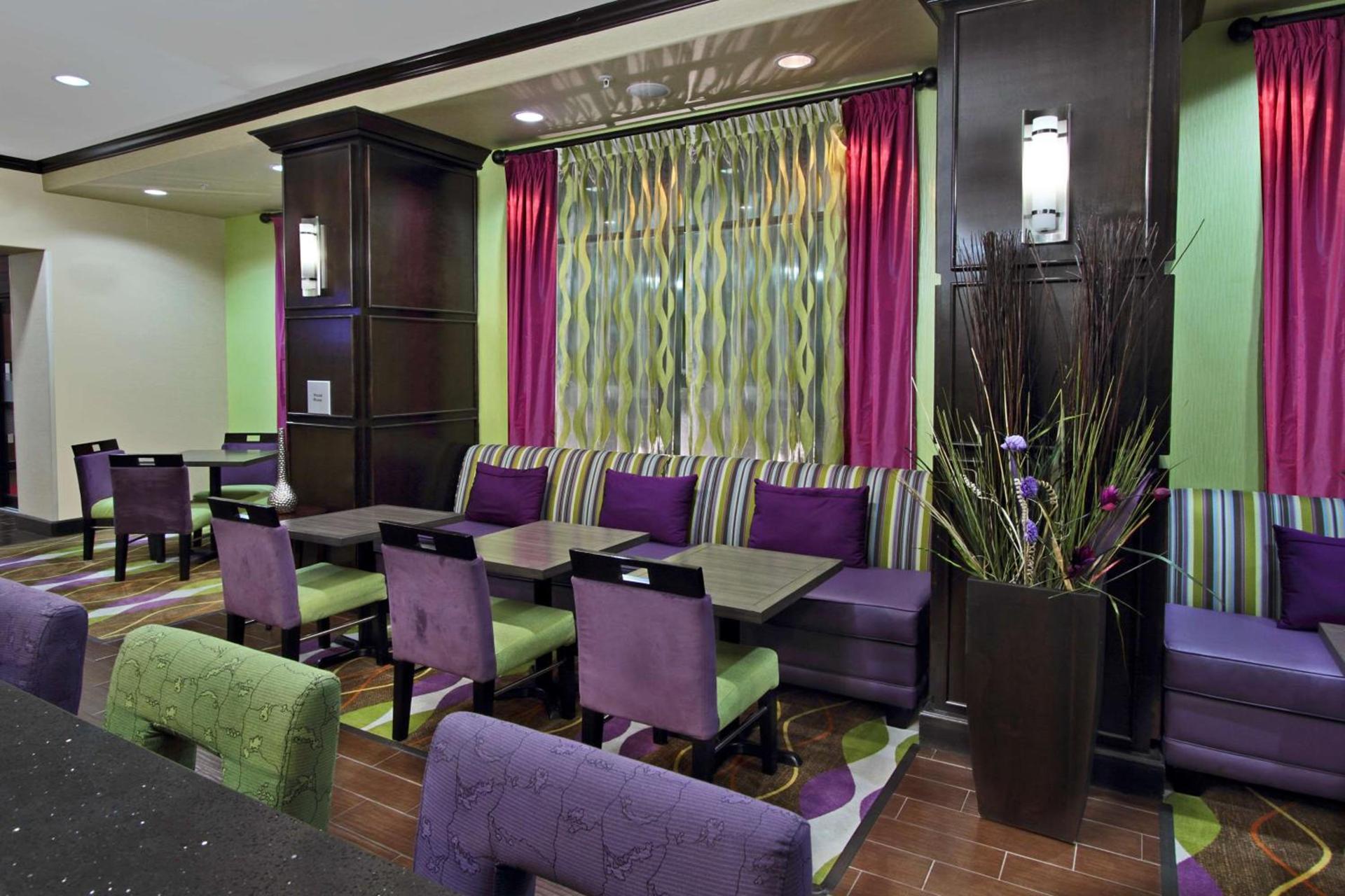 Hampton Inn Beeville photo 8