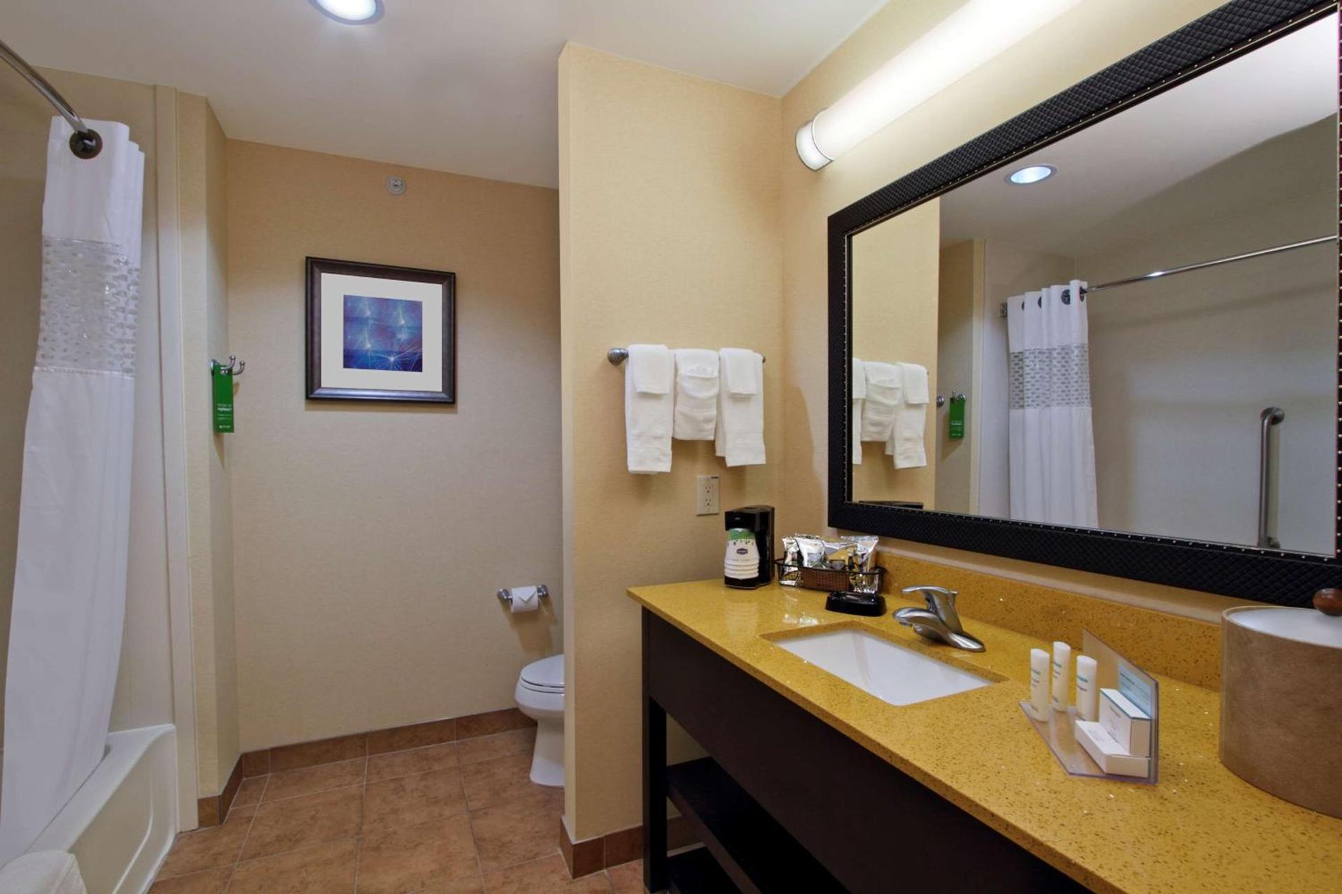 Hampton Inn Beeville photo 16