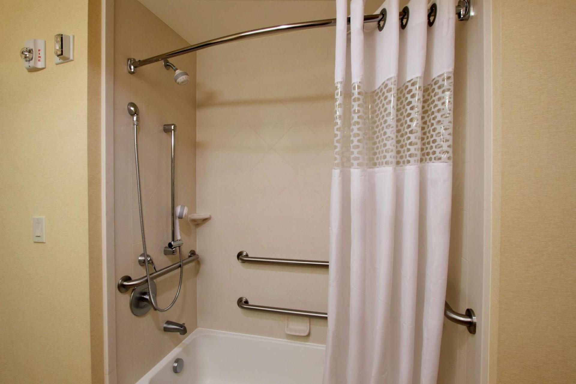 Hampton Inn Beeville photo 19