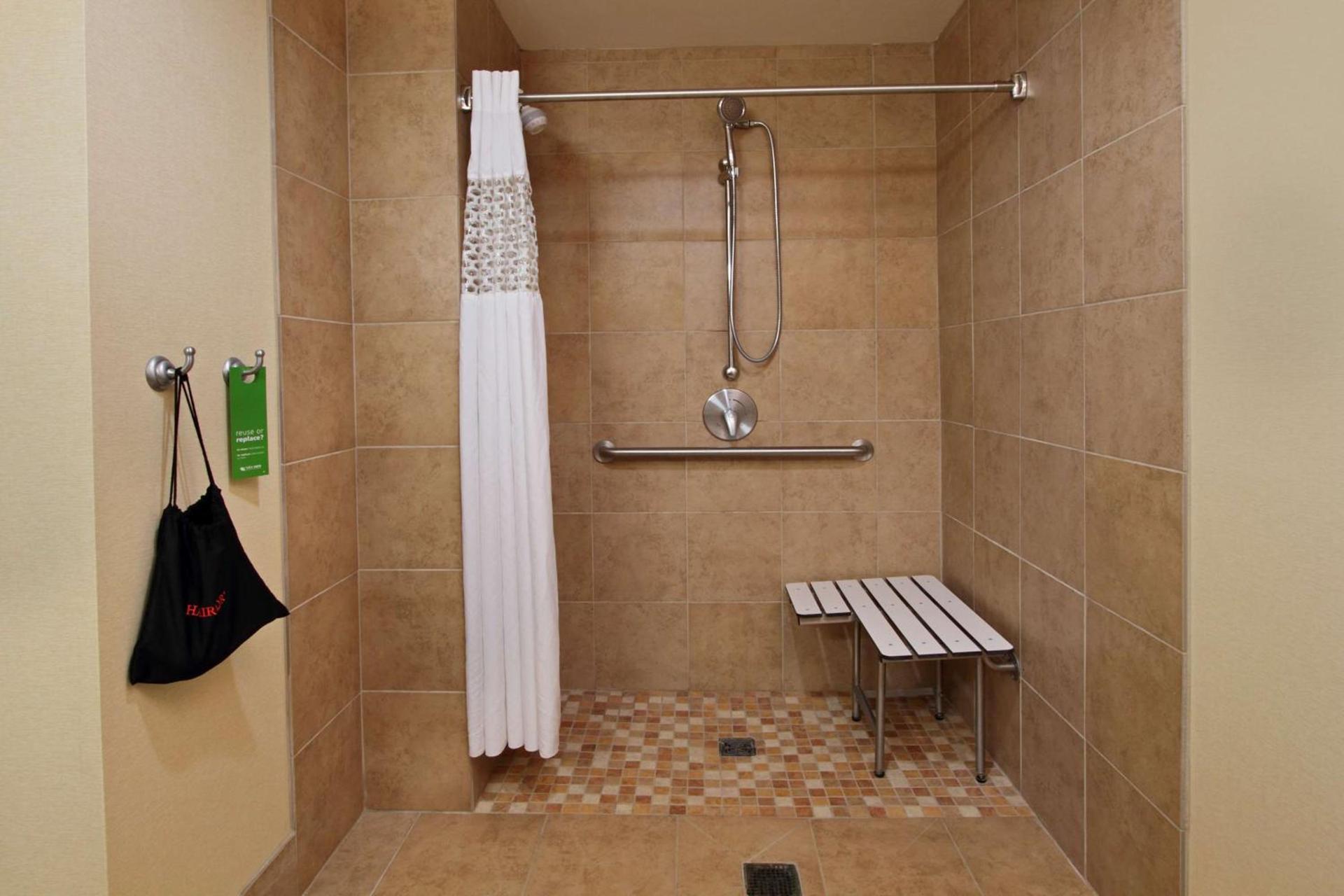 Hampton Inn Beeville photo 24