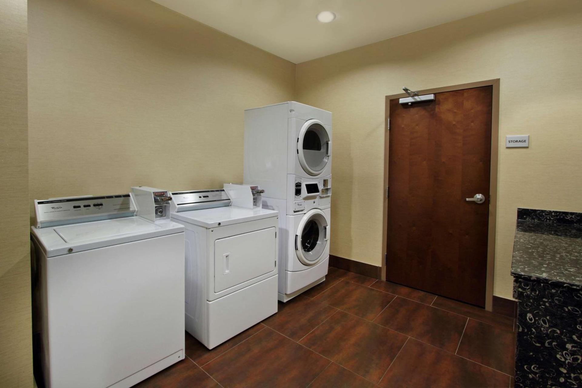 Hampton Inn Beeville photo 26