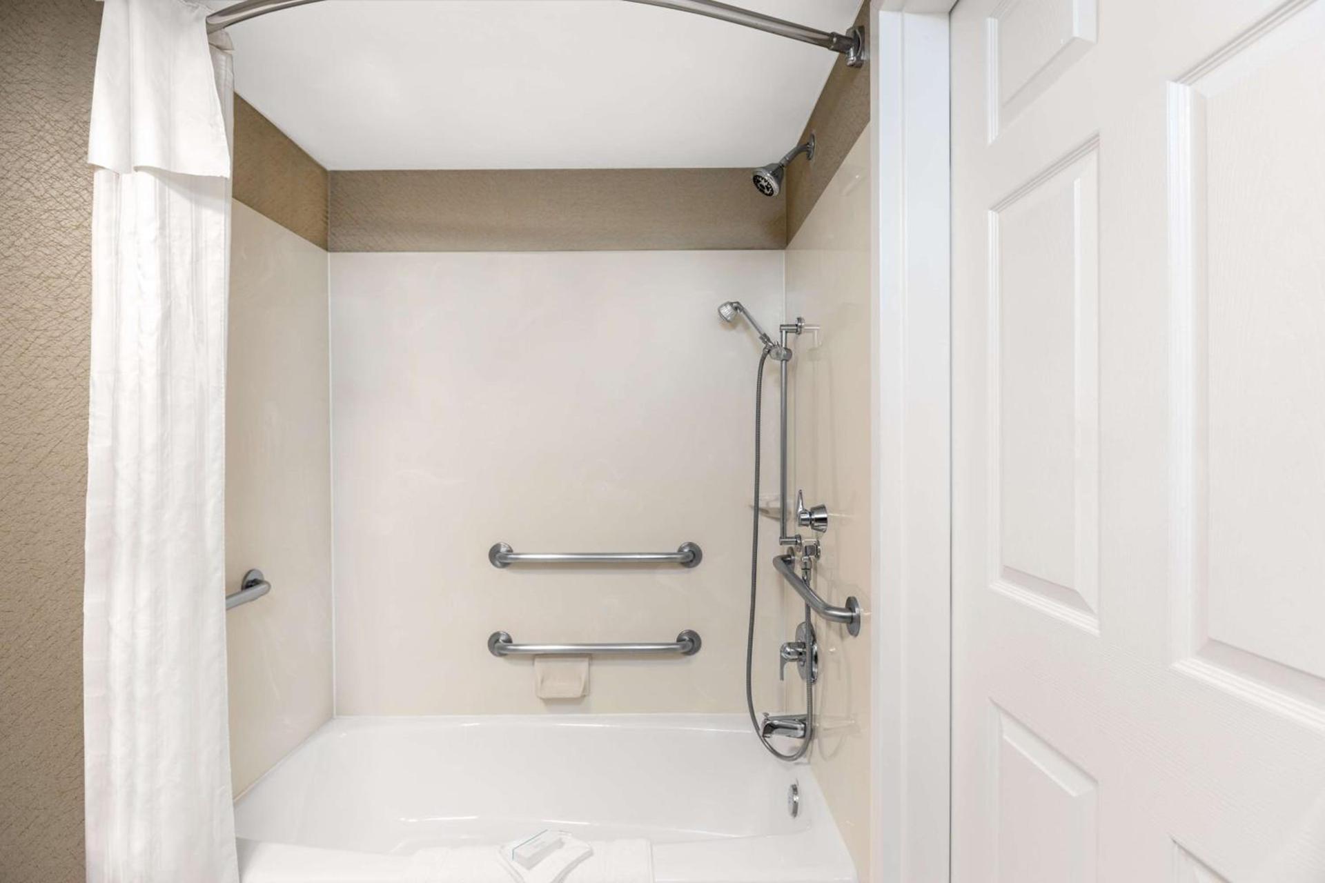 Homewood Suites by Hilton Newark Fremont photo 18