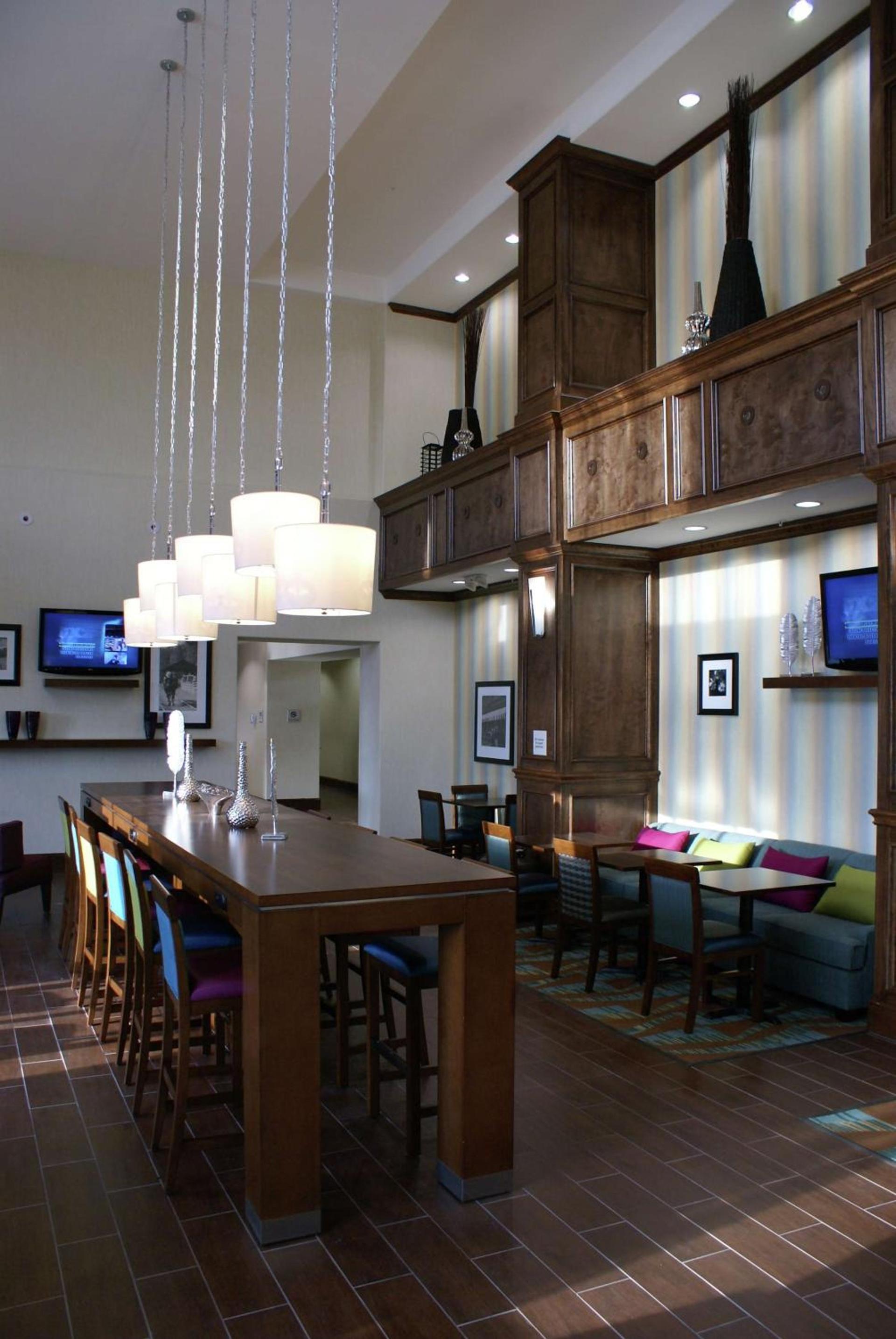 Hampton Inn & Suites Center photo 9