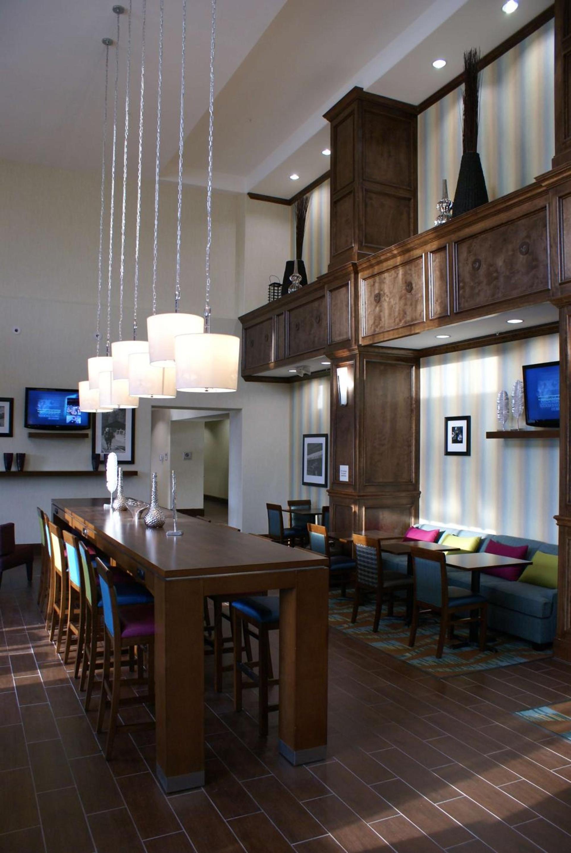 Hampton Inn & Suites Center photo 10