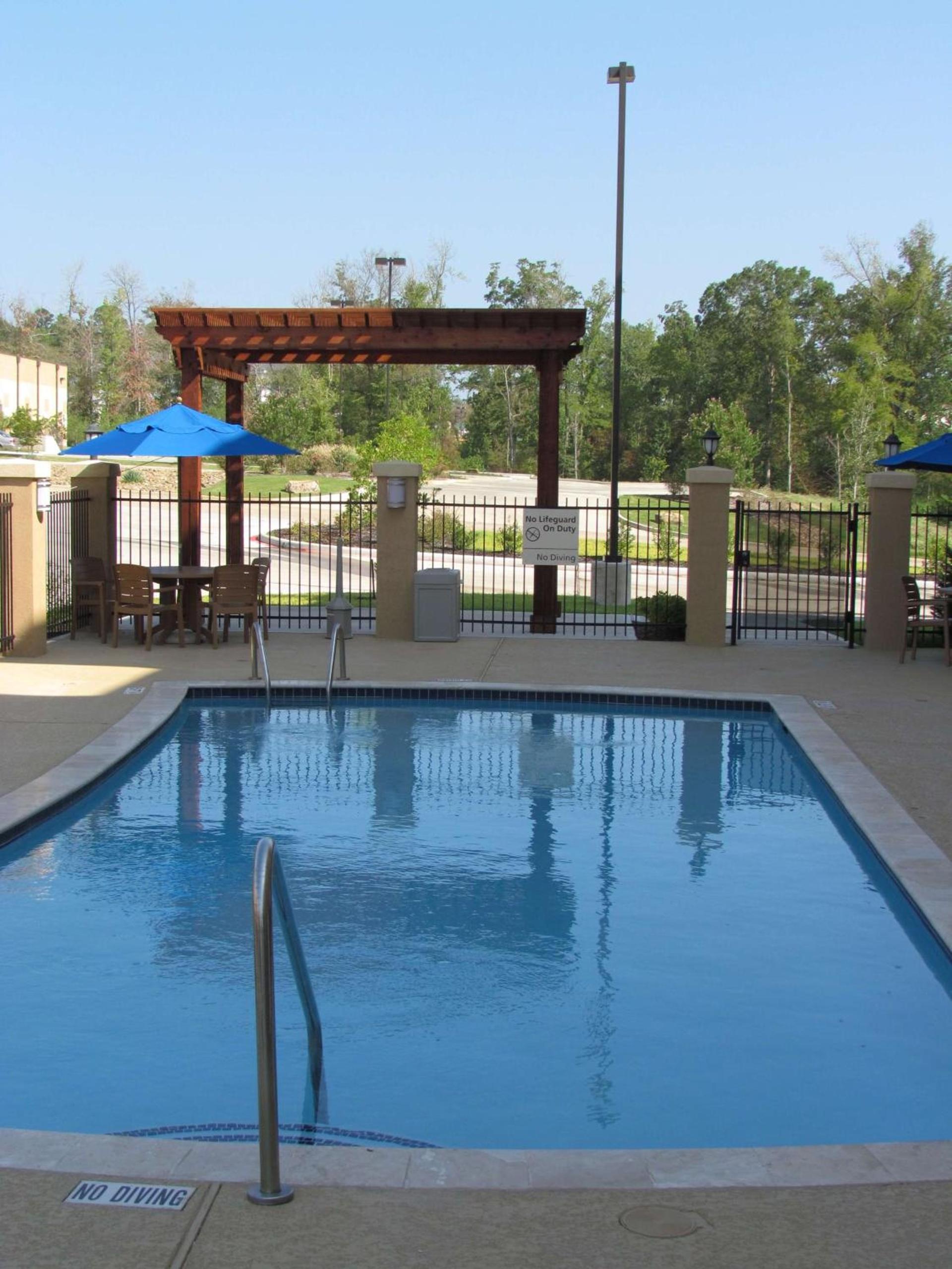 Hampton Inn & Suites Center photo 11