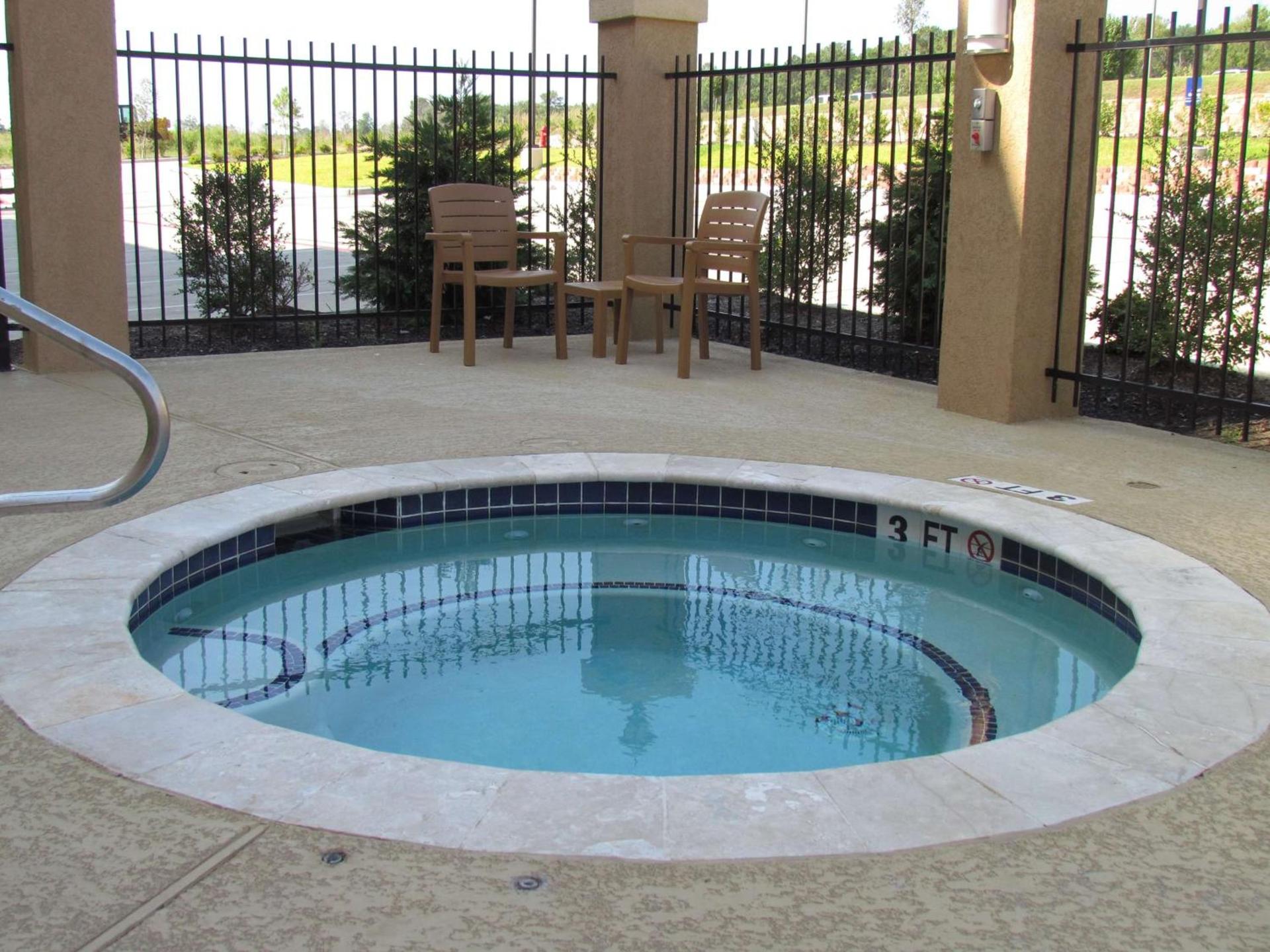 Hampton Inn & Suites Center photo 26
