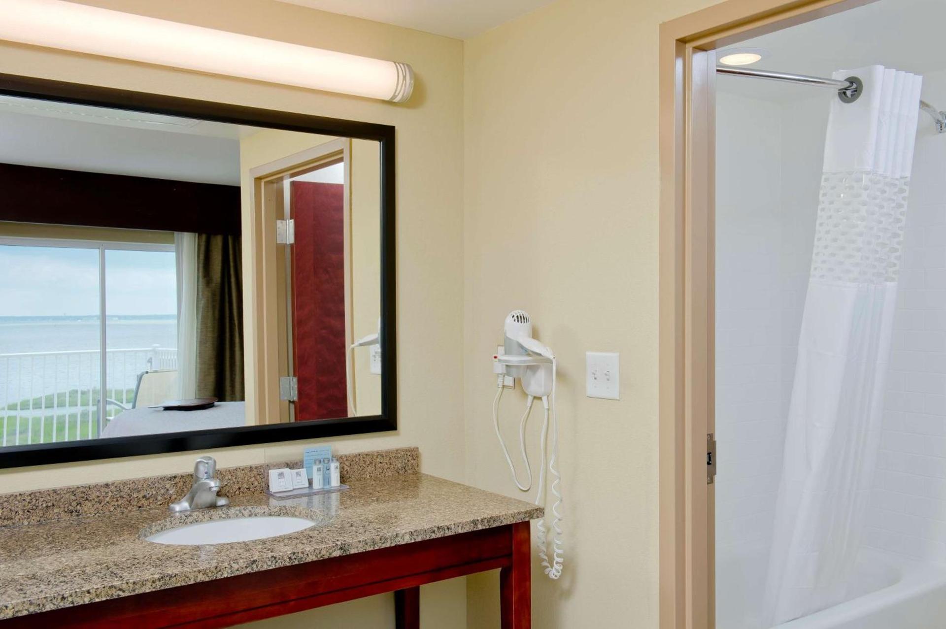 Hampton Inn & Suites Ocean City Bayfront-Convention Center photo 25