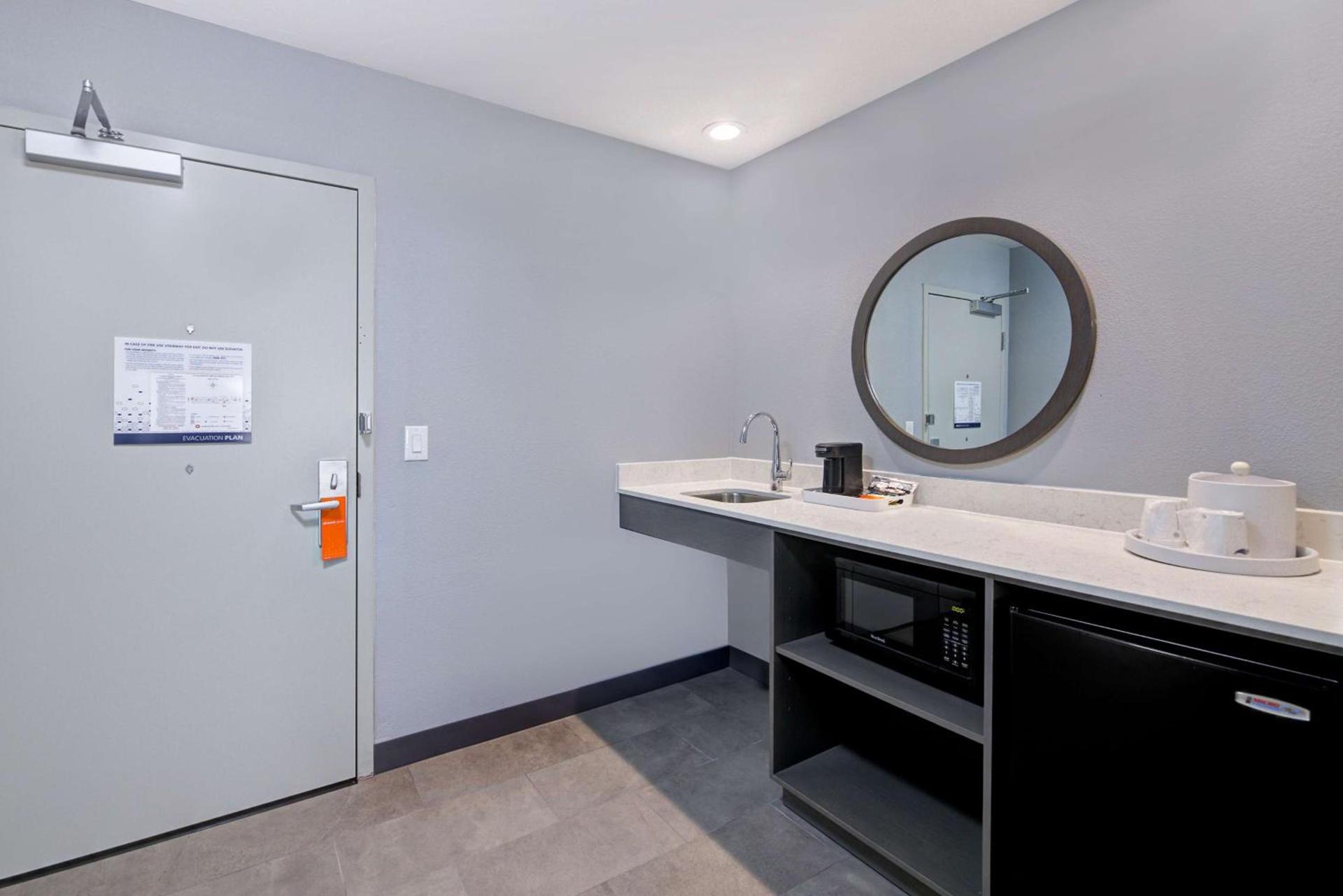 Hampton Inn & Suites Nacogdoches photo 42